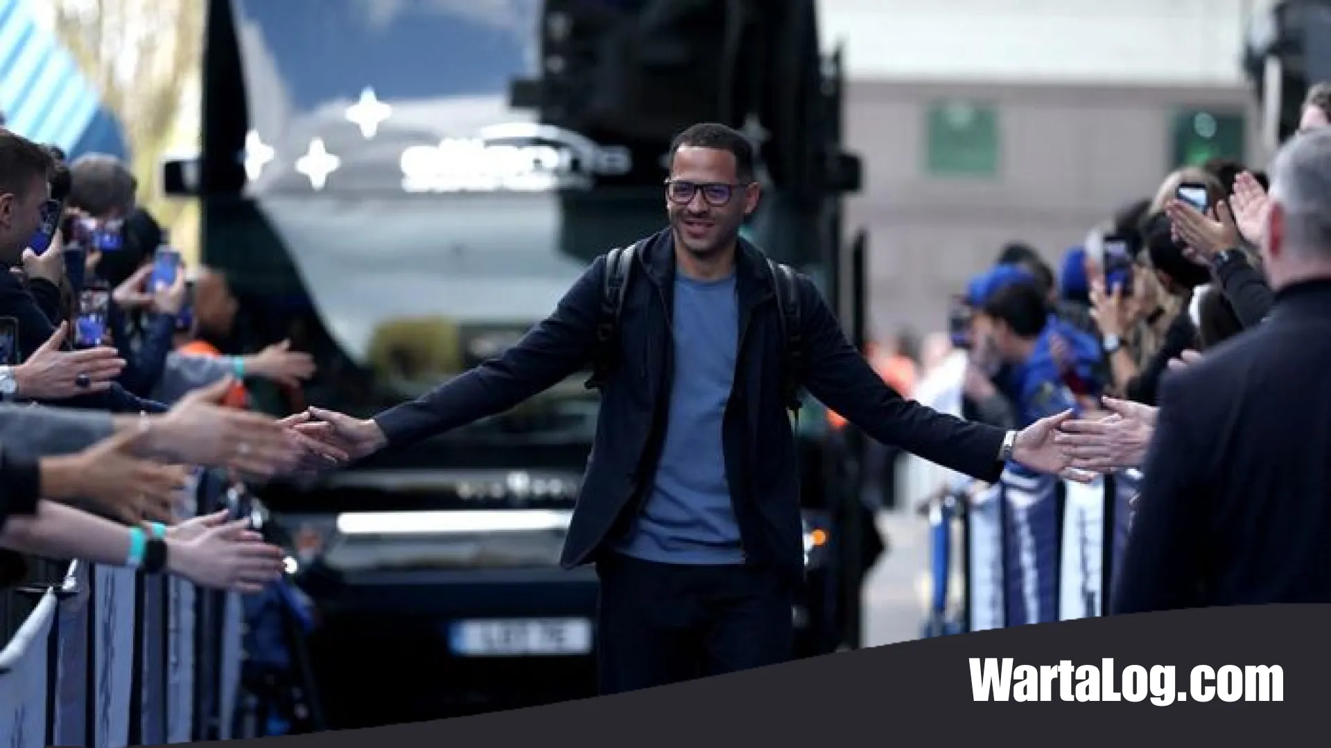 Badai Rumor Pemecatan, Bos Besar Chelsea Pasang Badan untuk Liam Rosenior