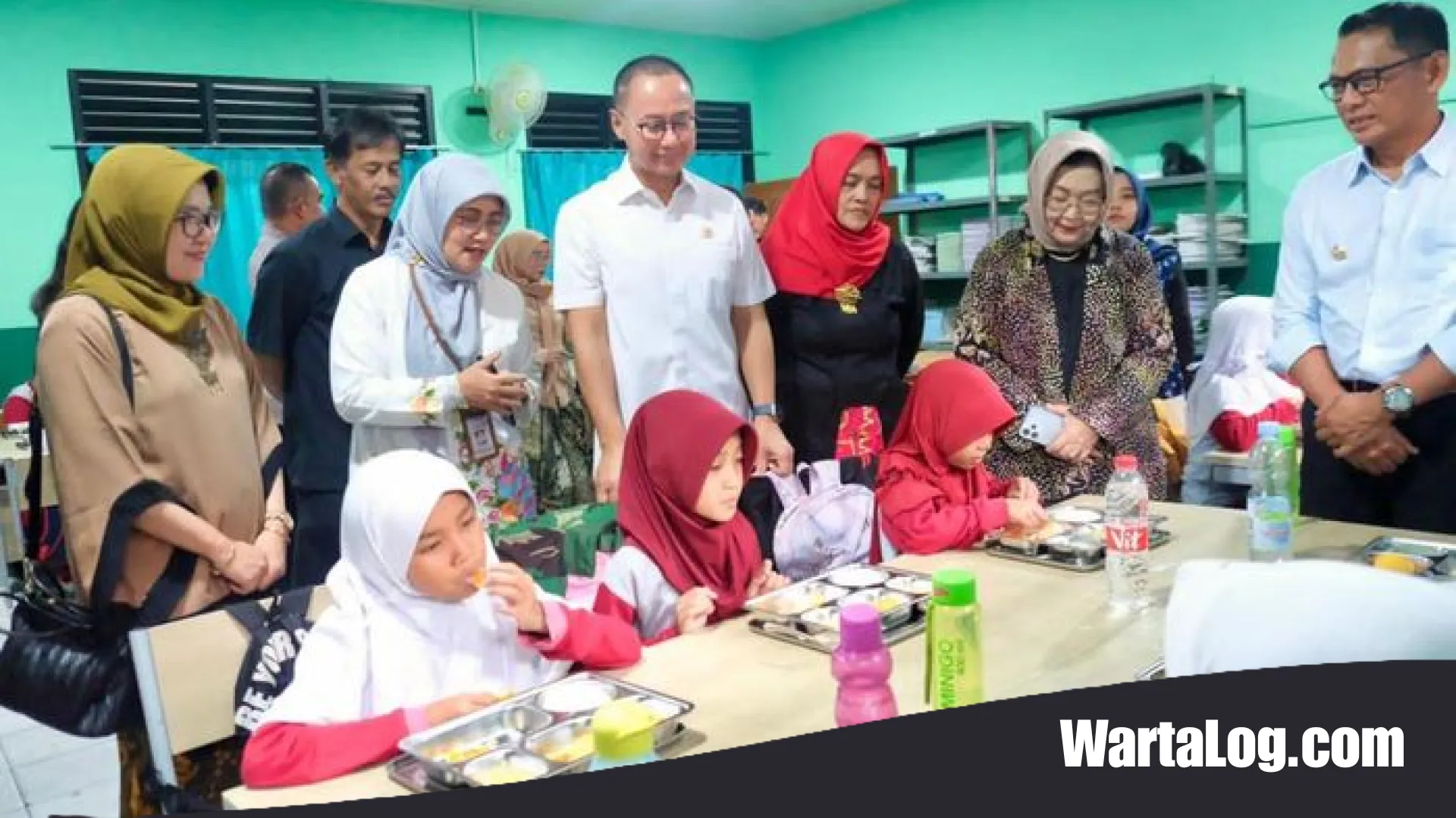 Evaluasi Makan Bergizi Gratis: Eddy Soeparno Sebut Langkah Prabowo Sebagai Terobosan Realistis dan Berkeadilan