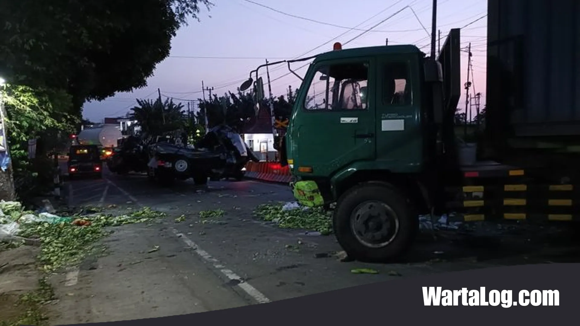 Tragedi Maut di Probolinggo: Rem Blong Truk Trailer Renggut Empat Nyawa di Perlintasan Kereta