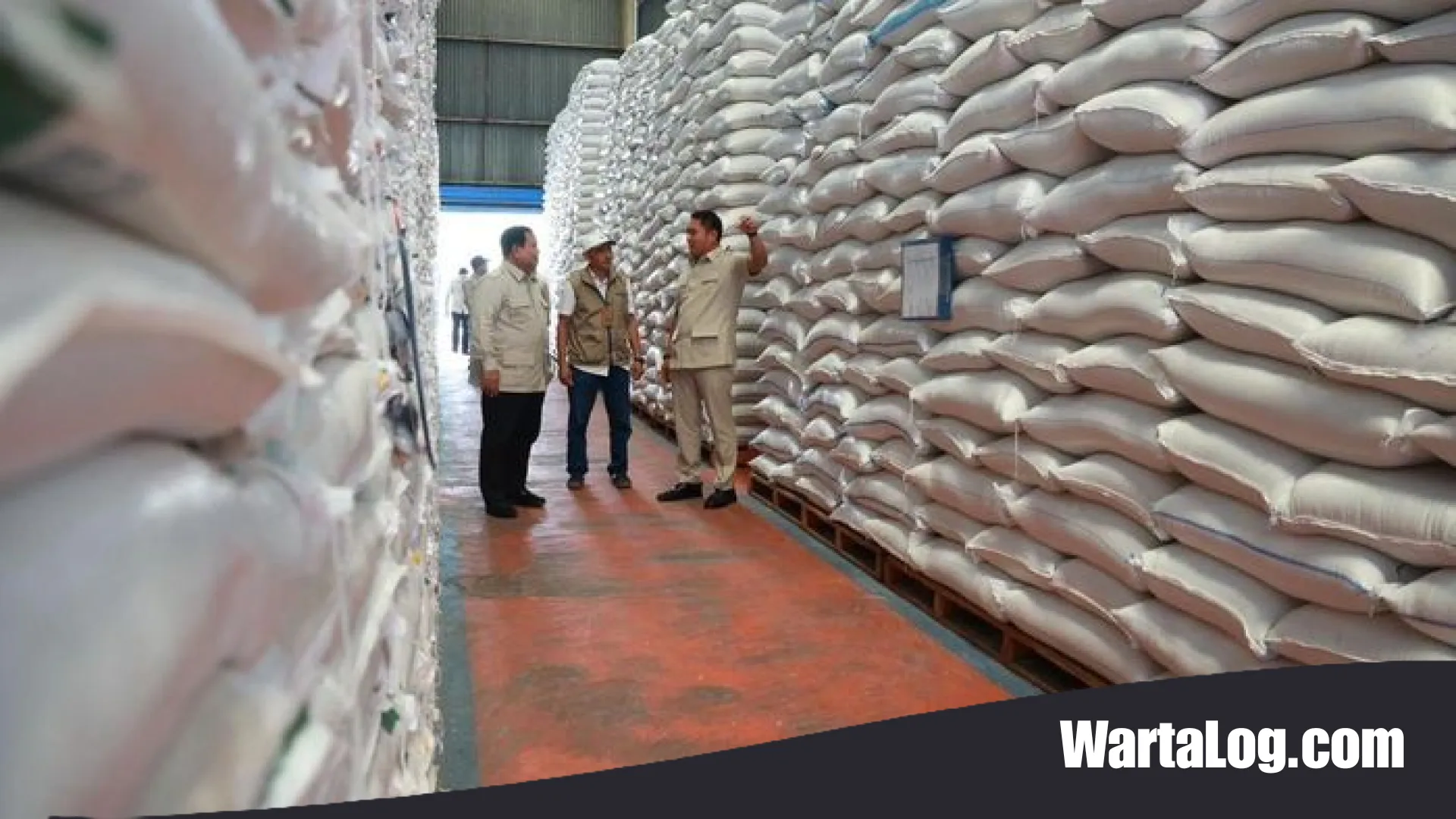 Stok Beras Melimpah, Presiden Prabowo Pastikan Keamanan Pangan di Gudang BULOG Magelang