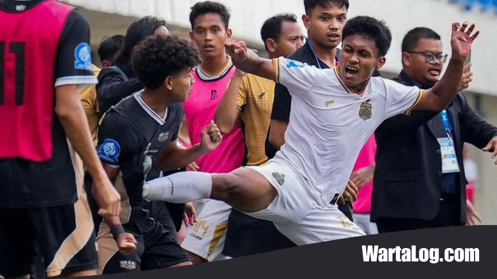 Fakta Baru Kericuhan EPA U-20: Rekaman Amatir Ungkap Provokasi Awal di Laga Bhayangkara FC vs Dewa United