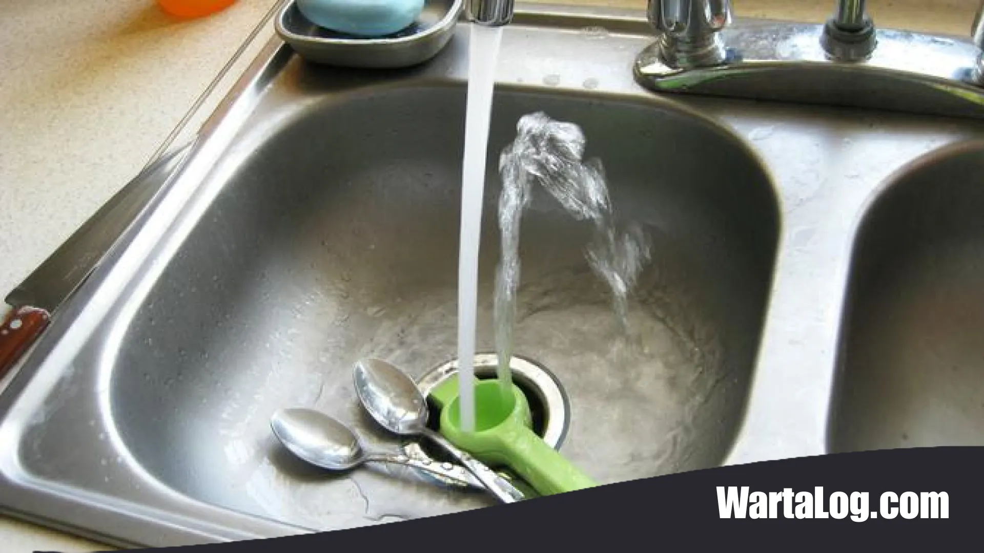 Wastafel Mampet Karena Lemak? Simak 8 Solusi Jitu dan Panduan Perawatan Saluran ala Profesional