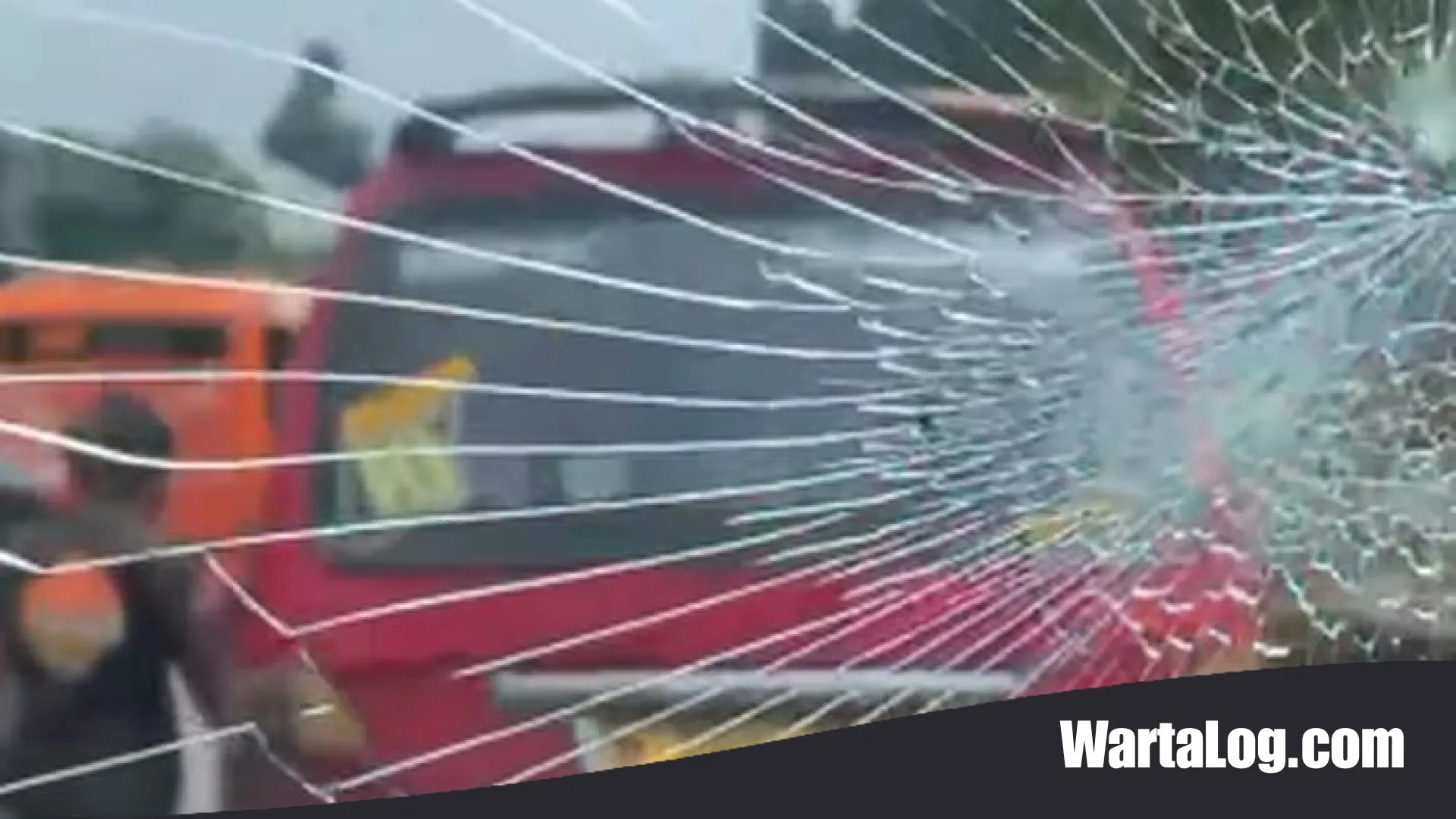 Aksi Brutal Sopir Angkot Ciracas: Tak Terima Ditegur Lawan Arah, Kaca Mobil Warga Jadi Sasaran Emosi