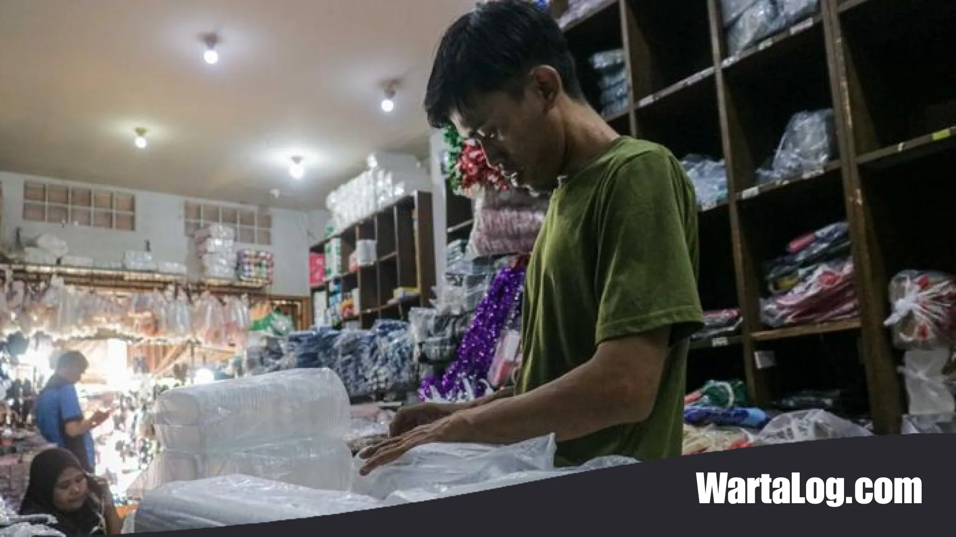 Wamenperin Faisol Riza Pastikan Stok Bahan Baku Plastik Nasional Aman: Hentikan Spekulasi Kelangkaan!