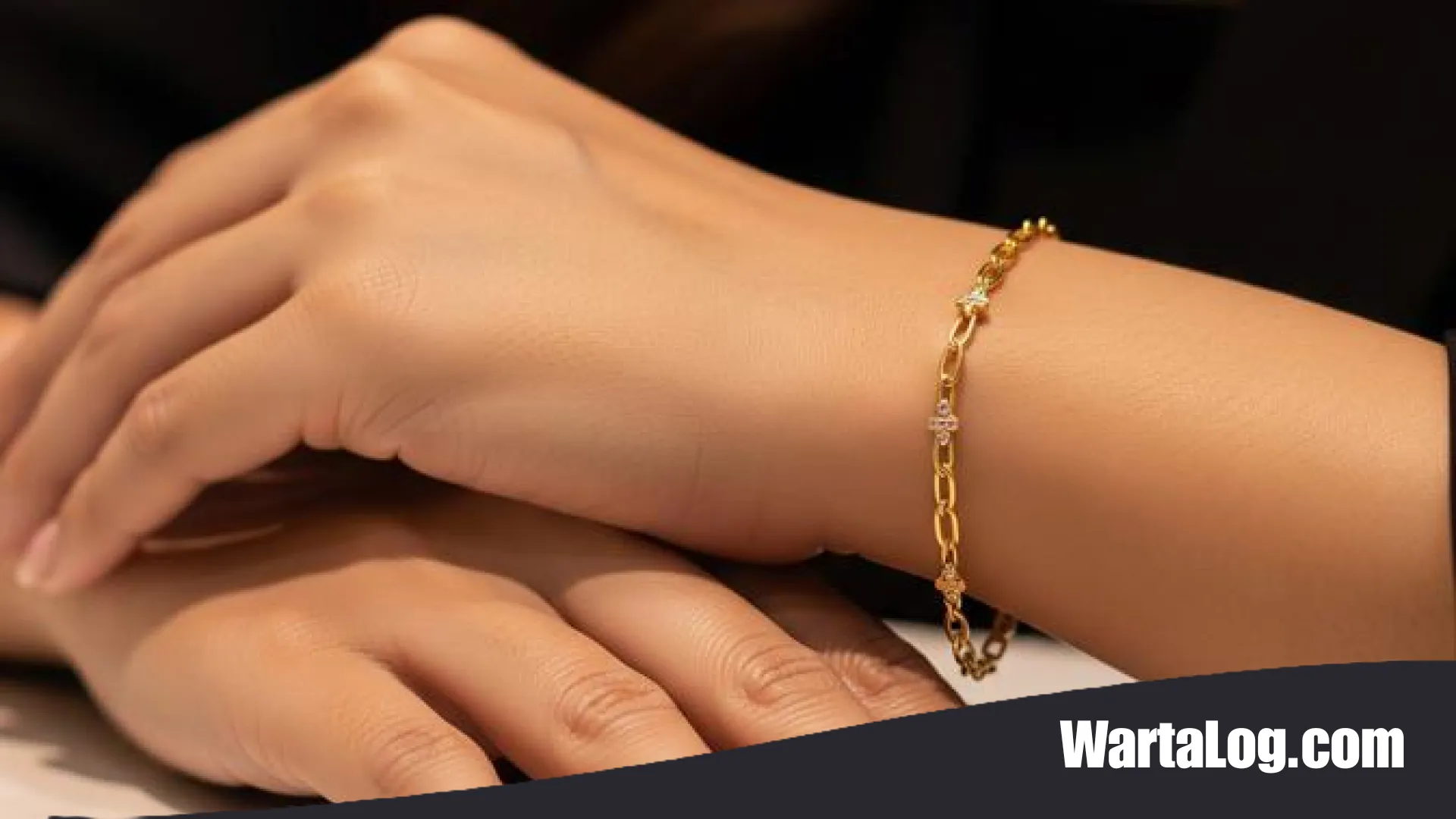 Pesona Abadi: 9 Model Gelang Emas Rantai Mewah 5 Gram yang Menampilkan Karakter Wanita Usia 40 Tahun