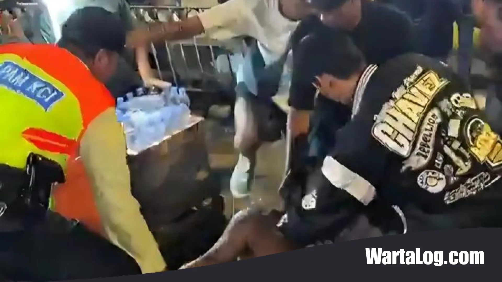 Ketegangan di Stasiun Bogor: Kronologi Amuk Massa Terhadap Pria yang Rusak Gitar Pengamen