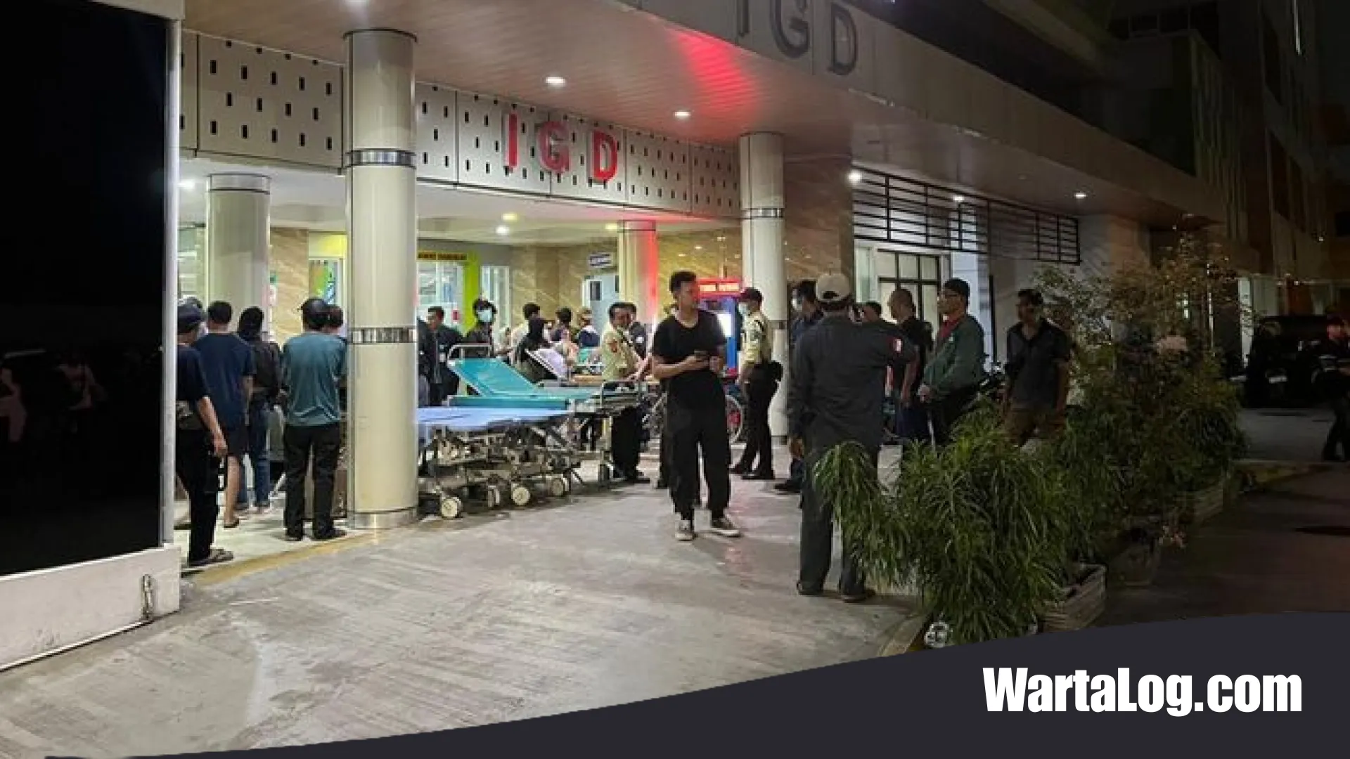 Tragedi Berdarah di Bekasi Timur: Isak Tangis Pecah Saat Evakuasi Korban Tabrakan Dua Kereta