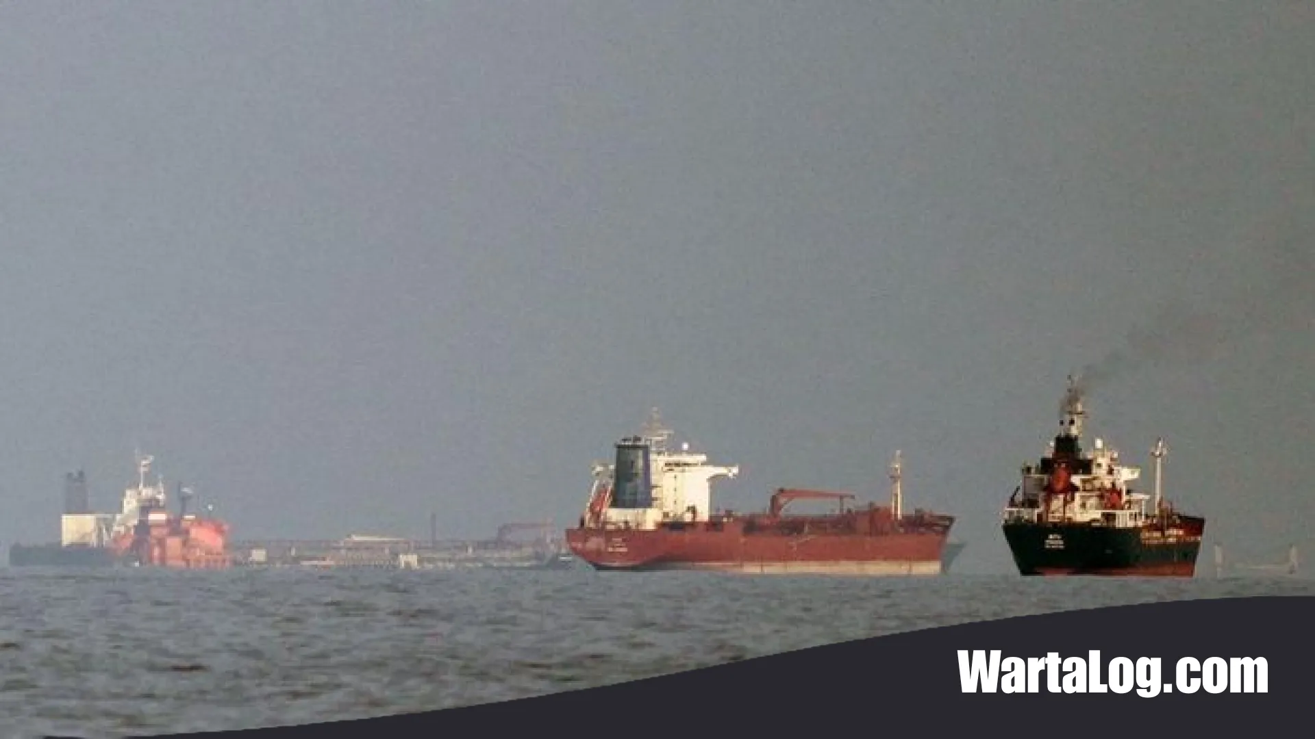 Trump dan Diplomasi ‘Bajak Laut’ di Selat Hormuz: Manuver Agresif Washington Menekan Teheran
