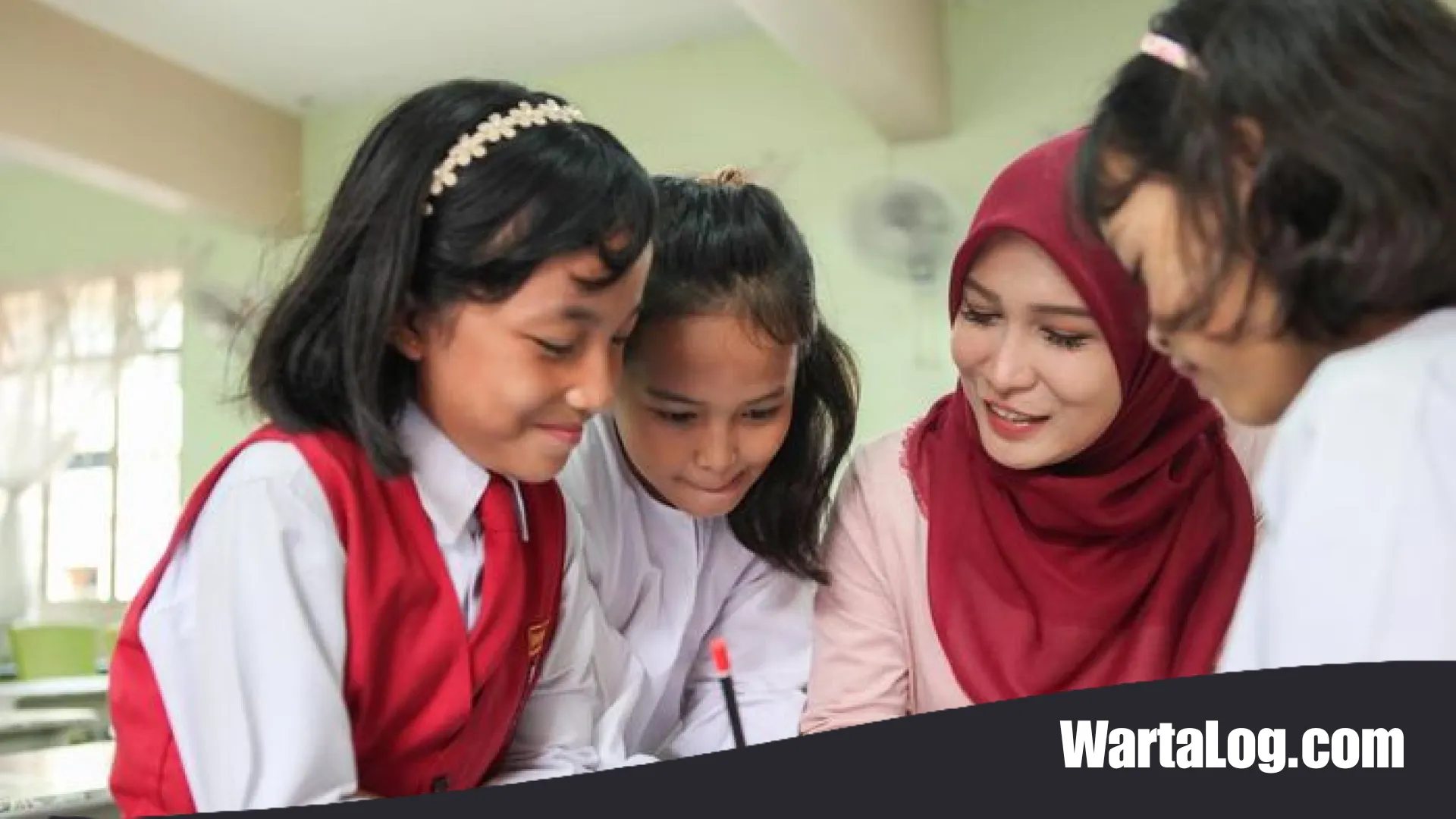 Hardiknas 2026: Menagih Janji Sejahtera bagi Guru di Tengah Ironi Seremoni Pendidikan