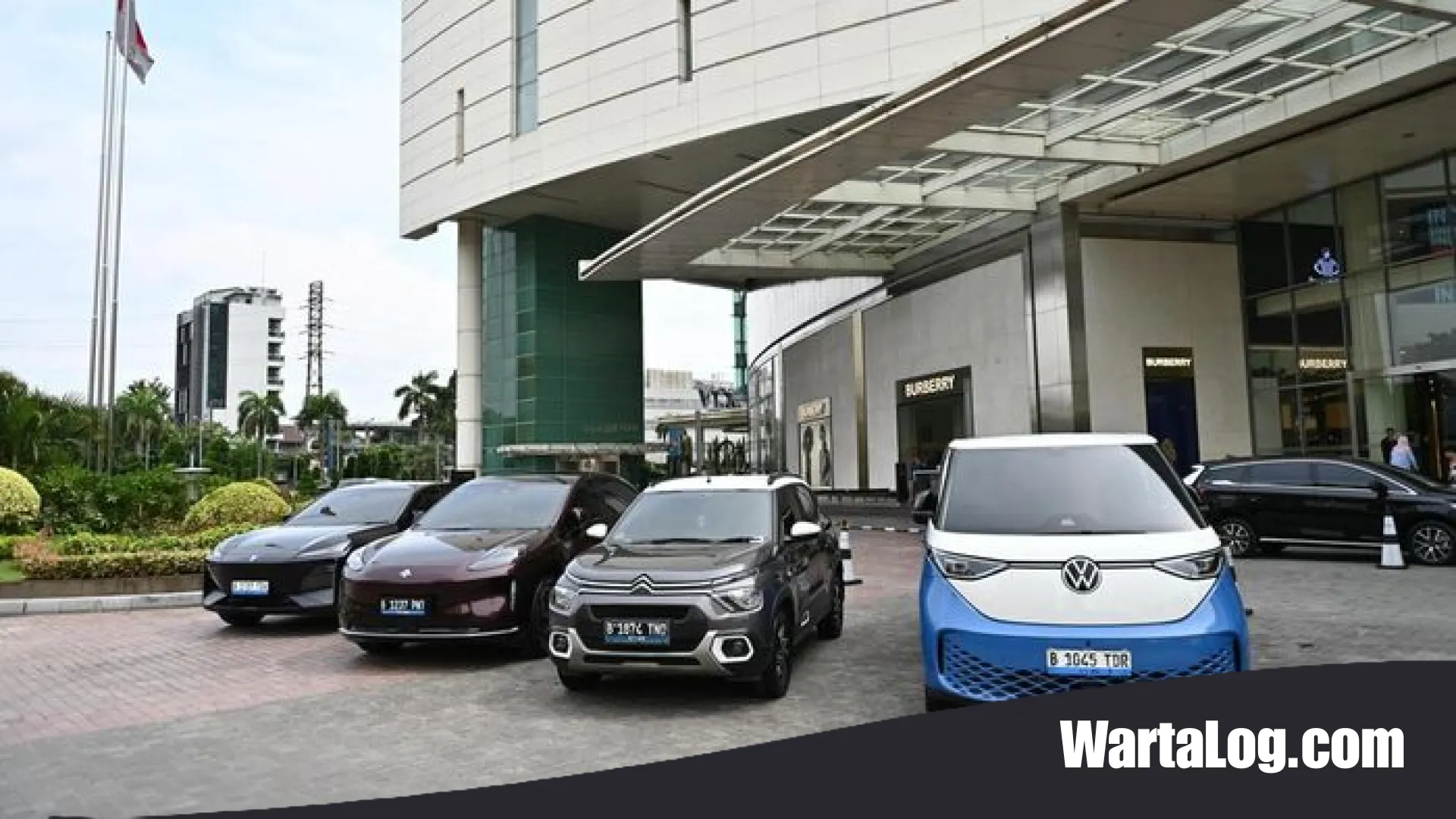 Nilai Tukar Rupiah Terpuruk ke Rp 17.400, Indomobil Beri Sinyal Kenaikan Harga Mobil Baru