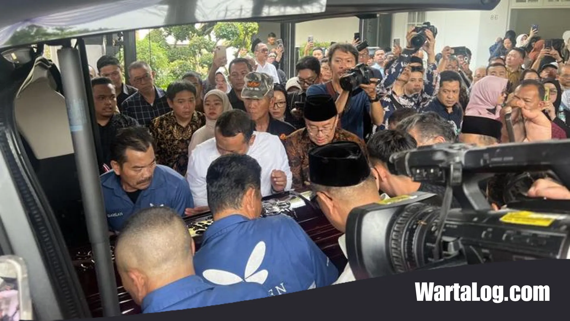 Isak Tangis Iringi Kepergian Haerul Saleh: Anggota BPK RI yang Berpulang dalam Tragedi Kebakaran