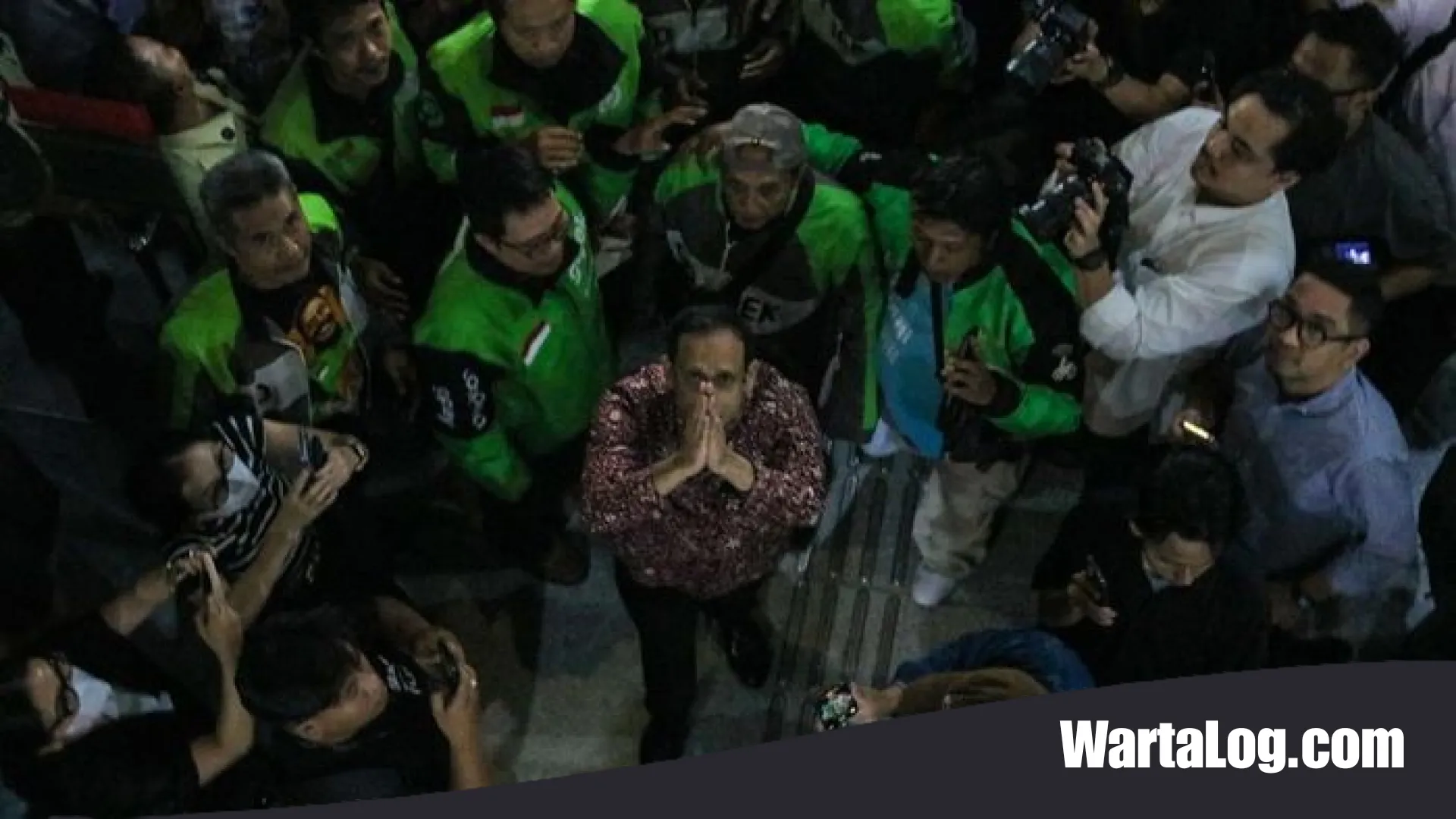 Momen Haru di Pengadilan Tipikor: Nadiem Makarim Terisak dalam Pelukan Driver Ojol Usai Tuntutan 18 Tahun Bui