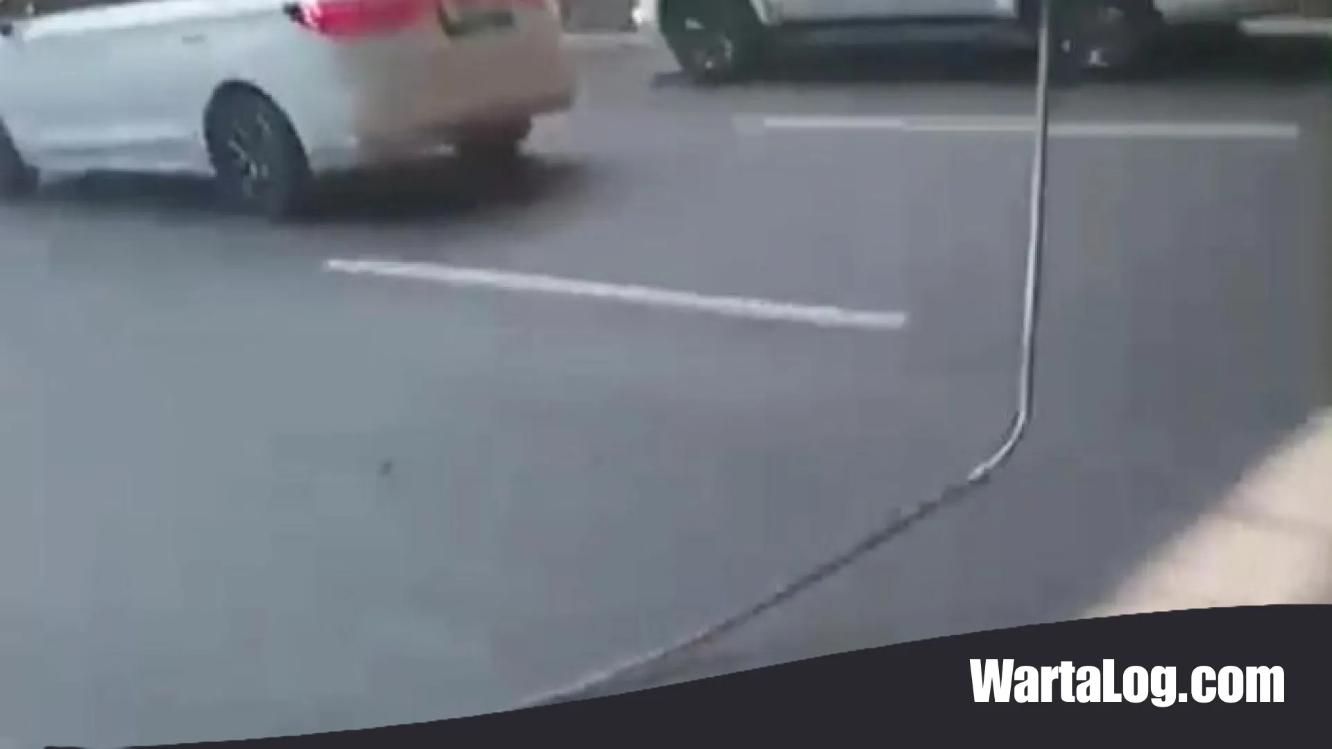 Awas Bahaya! Kabel Listrik Menjuntai di Kawasan Semanggi Jakarta Pusat Mengancam Pengendara