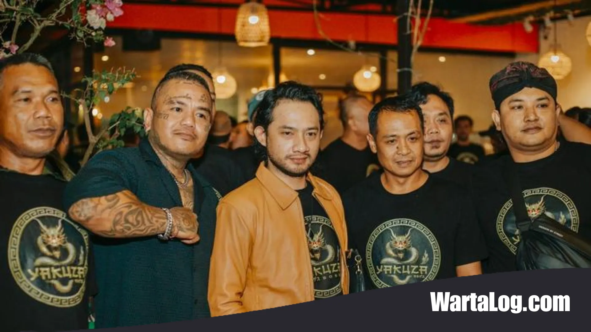 Heboh Aksi Tempel Stiker Yakuza Maneges di Lapak PKL Kediri, Gus Thuba: Ini Silaturahmi, Bukan Pungli!