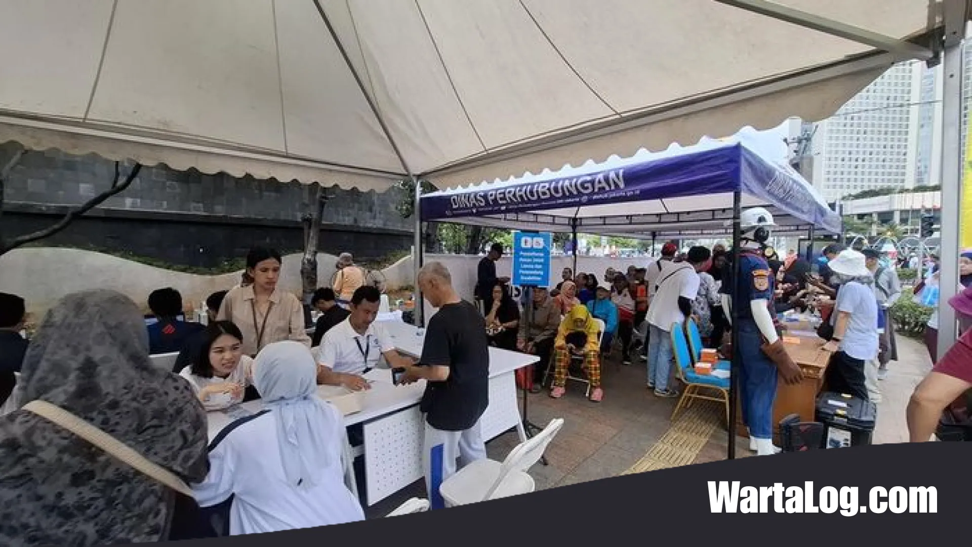 Akses Transportasi Publik Gratis: Pendaftaran Kartu Layanan Gratis Transjakarta Hadir di CFD Besok!