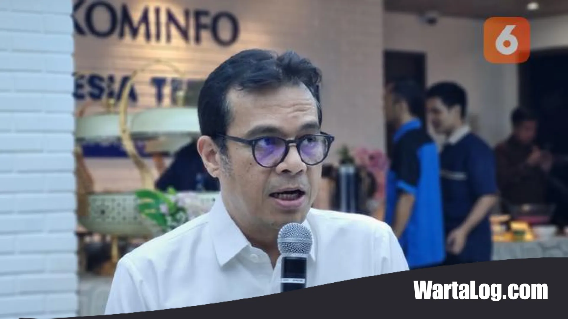 Menolak Tunduk pada Algoritma: Wamenkomdigi Ingatkan Bahaya Penjajahan Digital di Balik Layar Ponsel