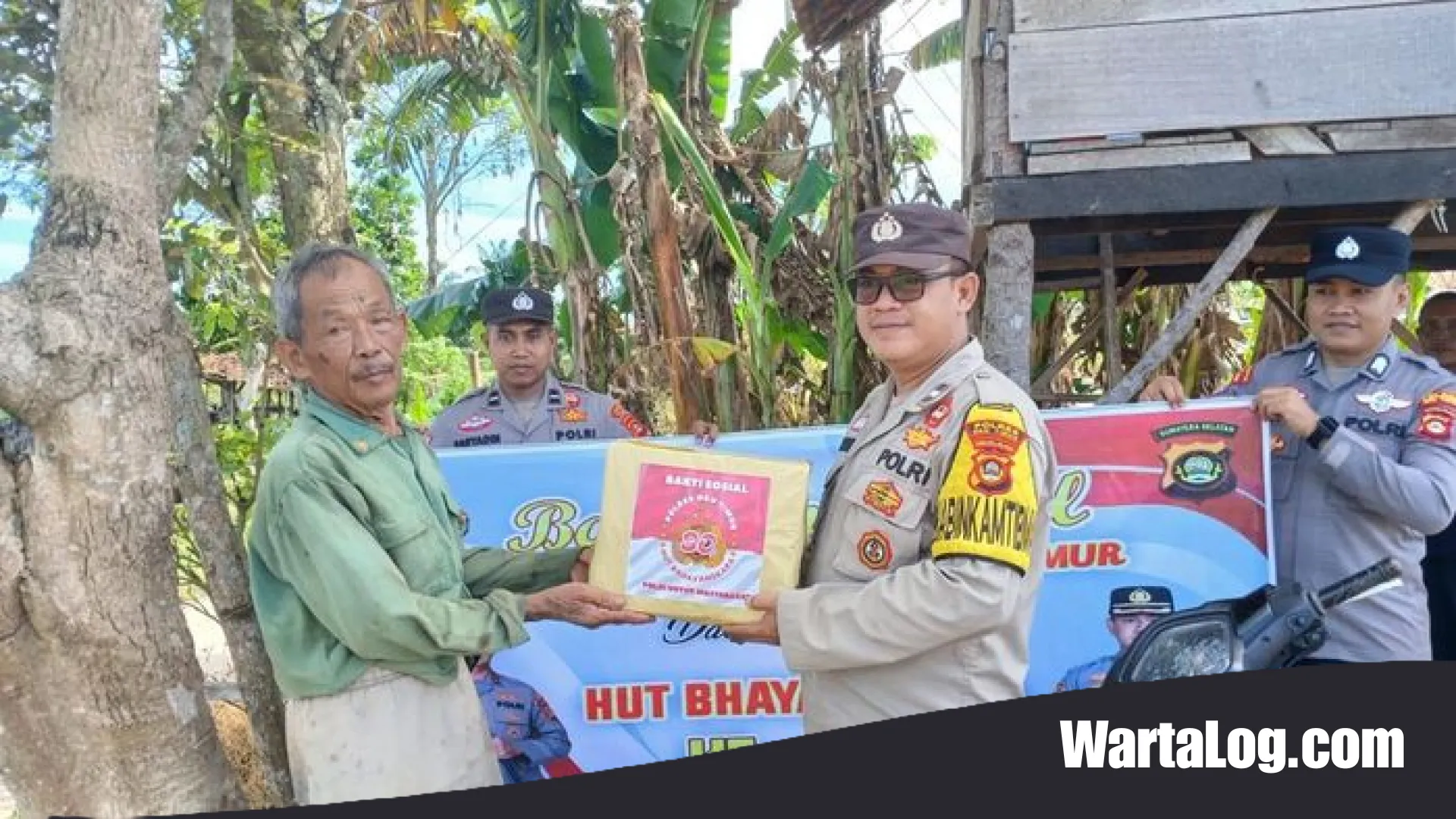 Sentuhan Humanis di OKU Timur: Langkah Nyata Polda Sumsel Perkuat Kesejahteraan Lansia Melalui Bansos