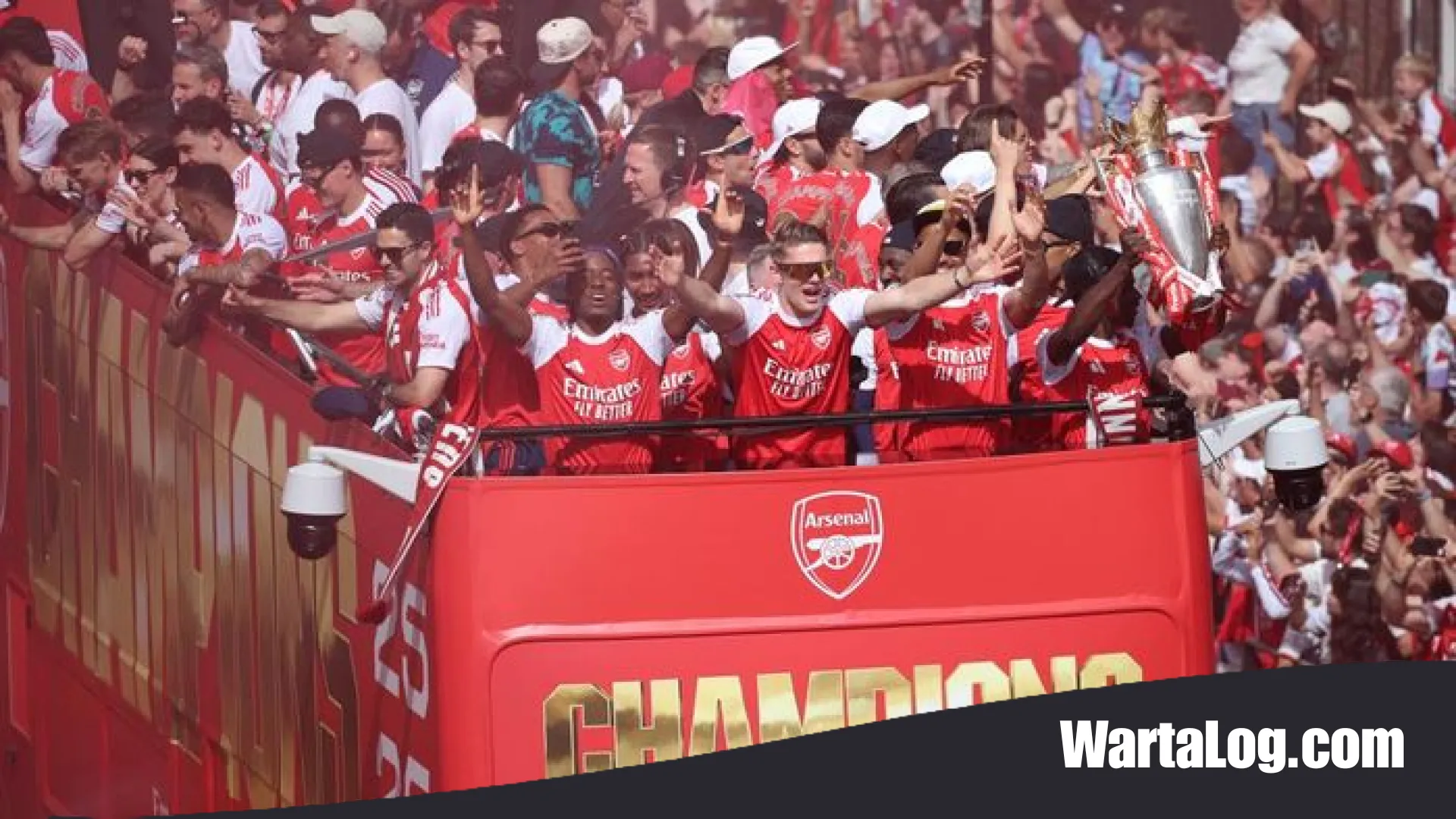 Arsenal Merajai Inggris: Lautan Merah London Utara Rayakan Akhir Penantian 22 Tahun