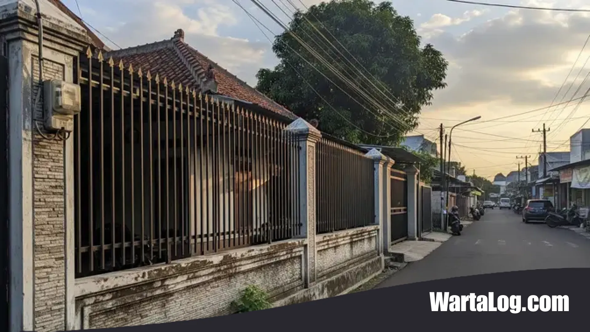 Keamanan Tak Harus Tinggi: 7 Inspirasi Pagar Pendek Estetik untuk Rumah di Pinggir Jalan