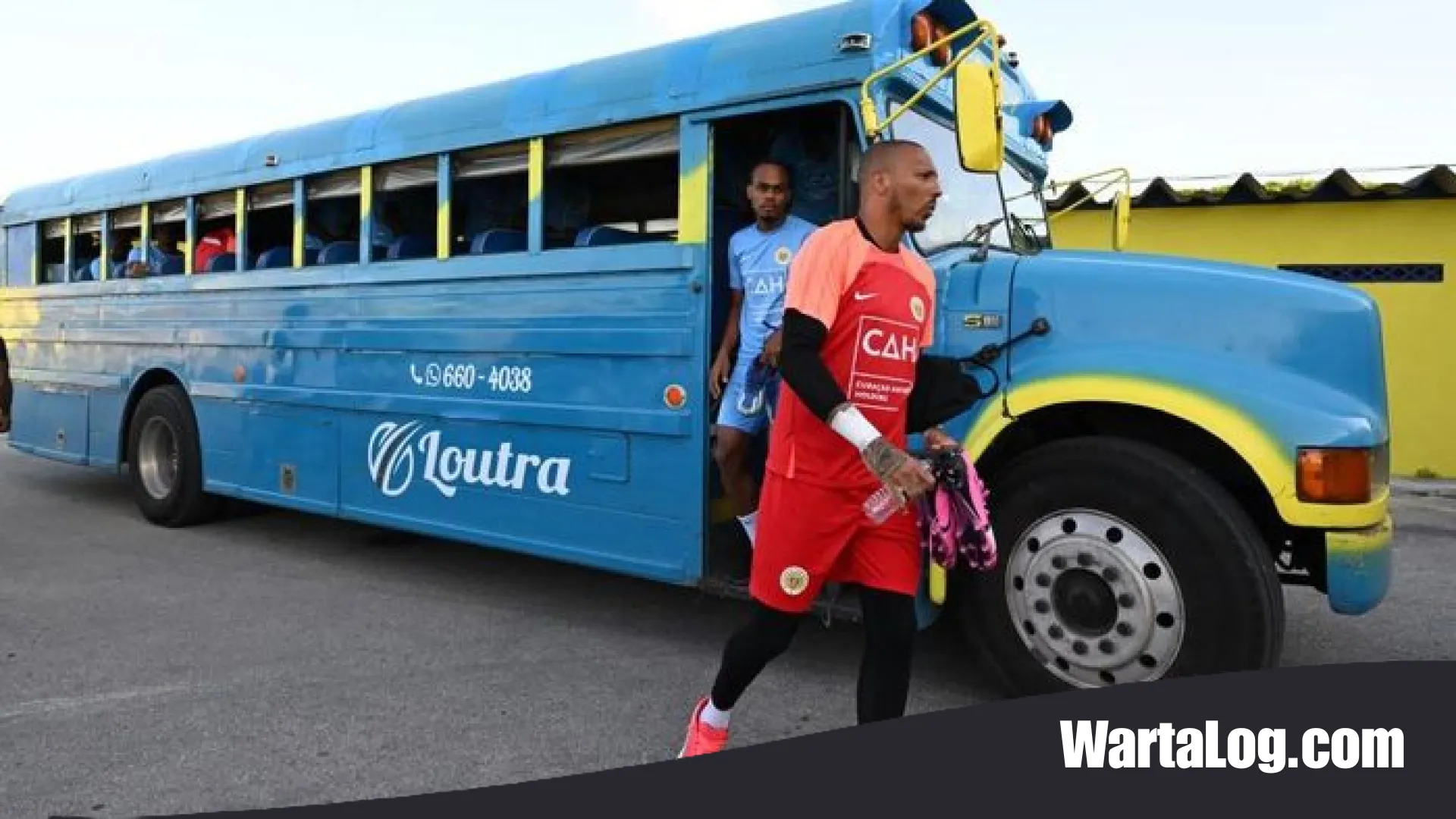 Sentuhan Klasik di Balik Megahnya Piala Dunia: Kisah Bus Sekolah Timnas Curacao yang Viral