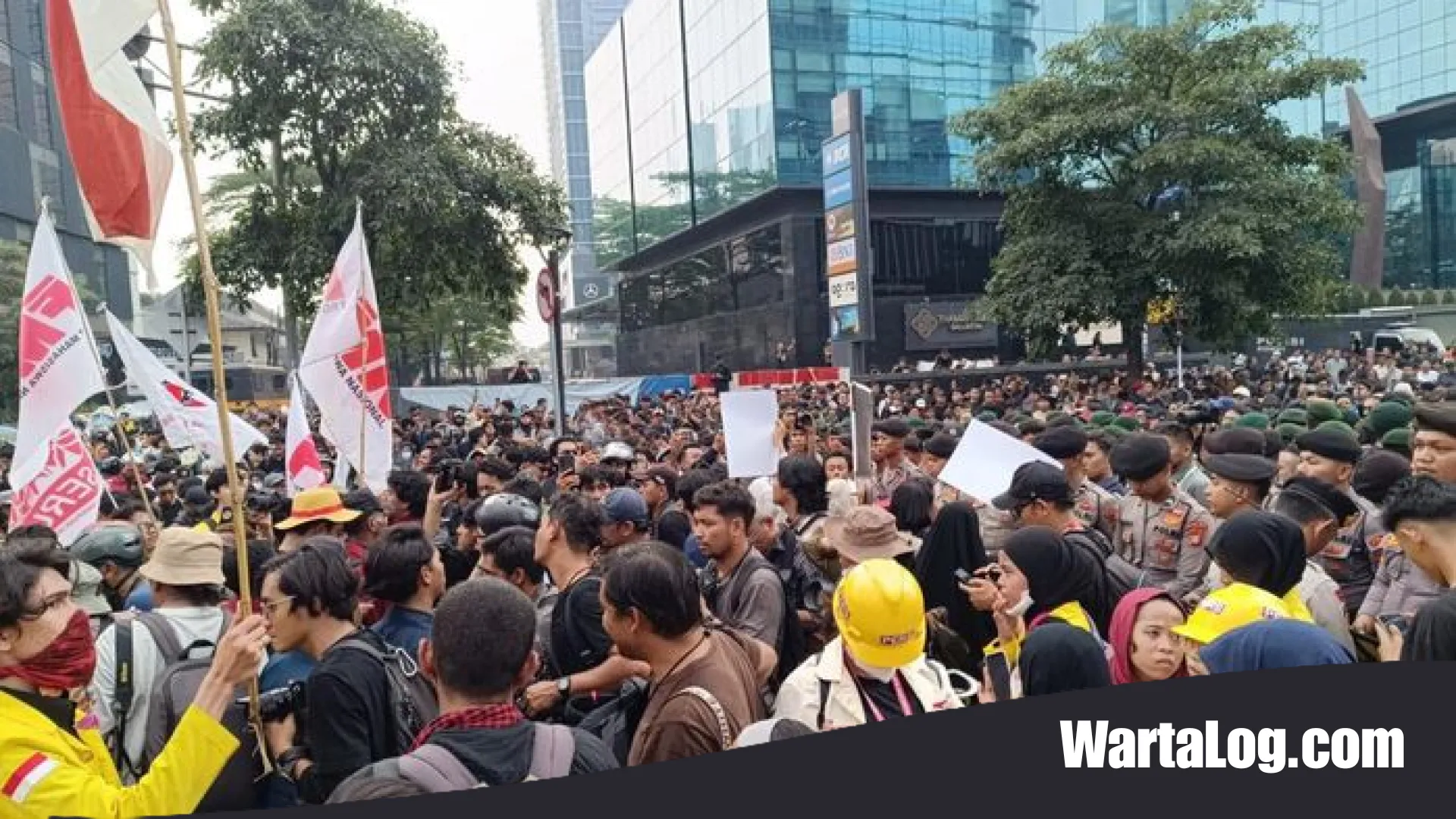 Gema Aspirasi di Jantung Ibu Kota: Massa BEM UI Tertahan di Tosari Saat Menuju Bundaran HI