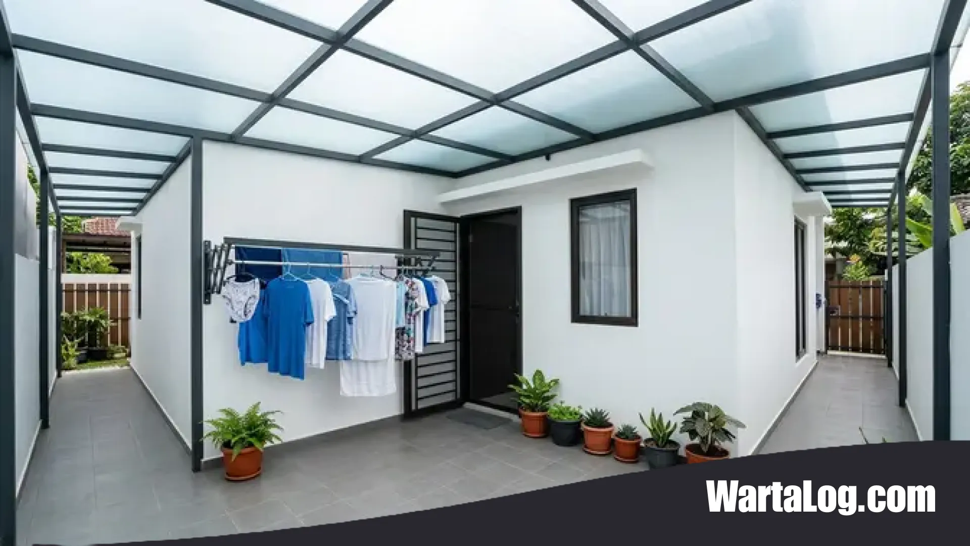6 Ide Jemuran Samping Rumah dengan Kanopi Polikarbonat: Solusi Area Cuci Terang dan Estetik Sepanjang Hari