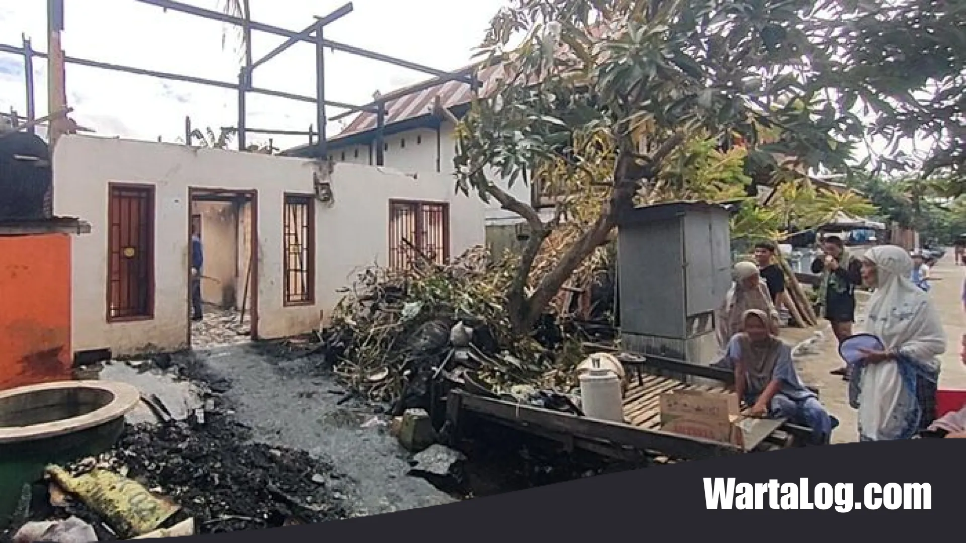 Tragedi di Polewali Mandar: Terlelap Usai Beribadah, Seorang Lansia Nyaris Terpanggang dalam Kebakaran Hebat