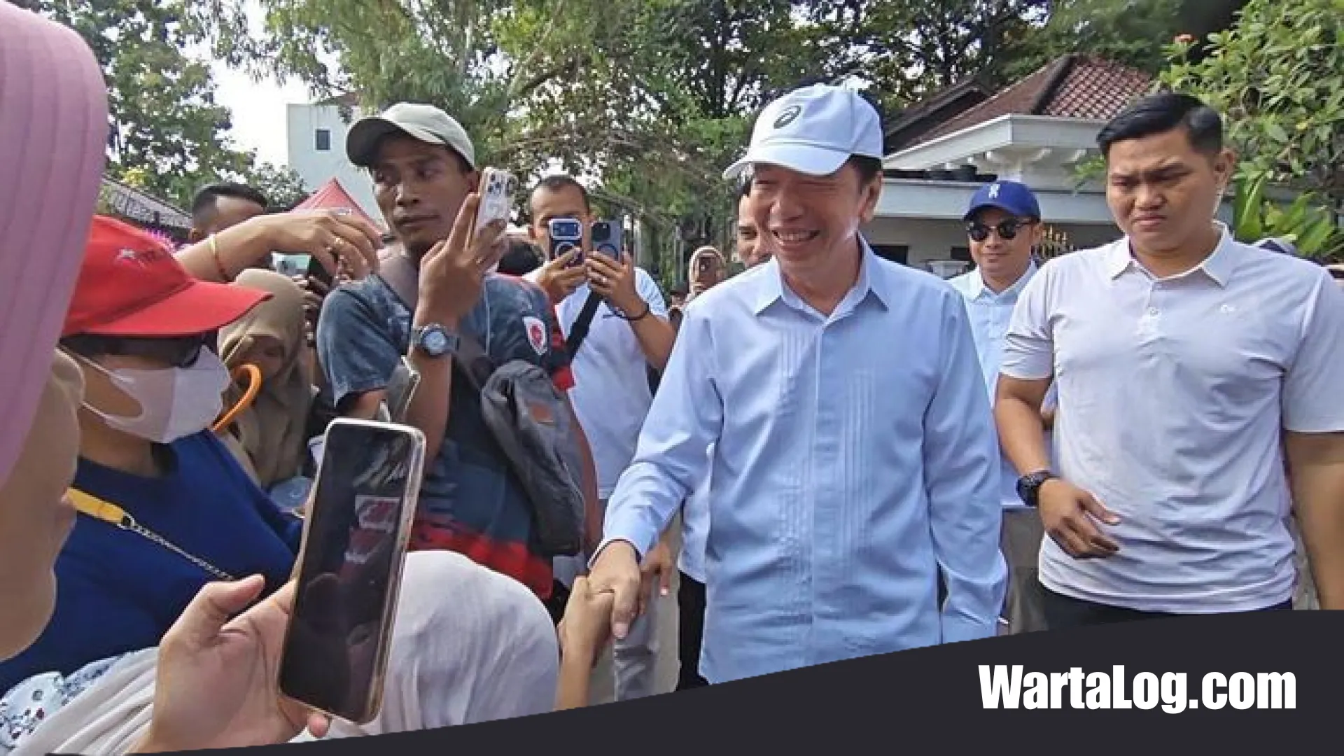 Momen Hangat di Solo: Rayakan Milad, Jokowi Berbagi Kebahagiaan Bersama Ratusan Tukang Becak