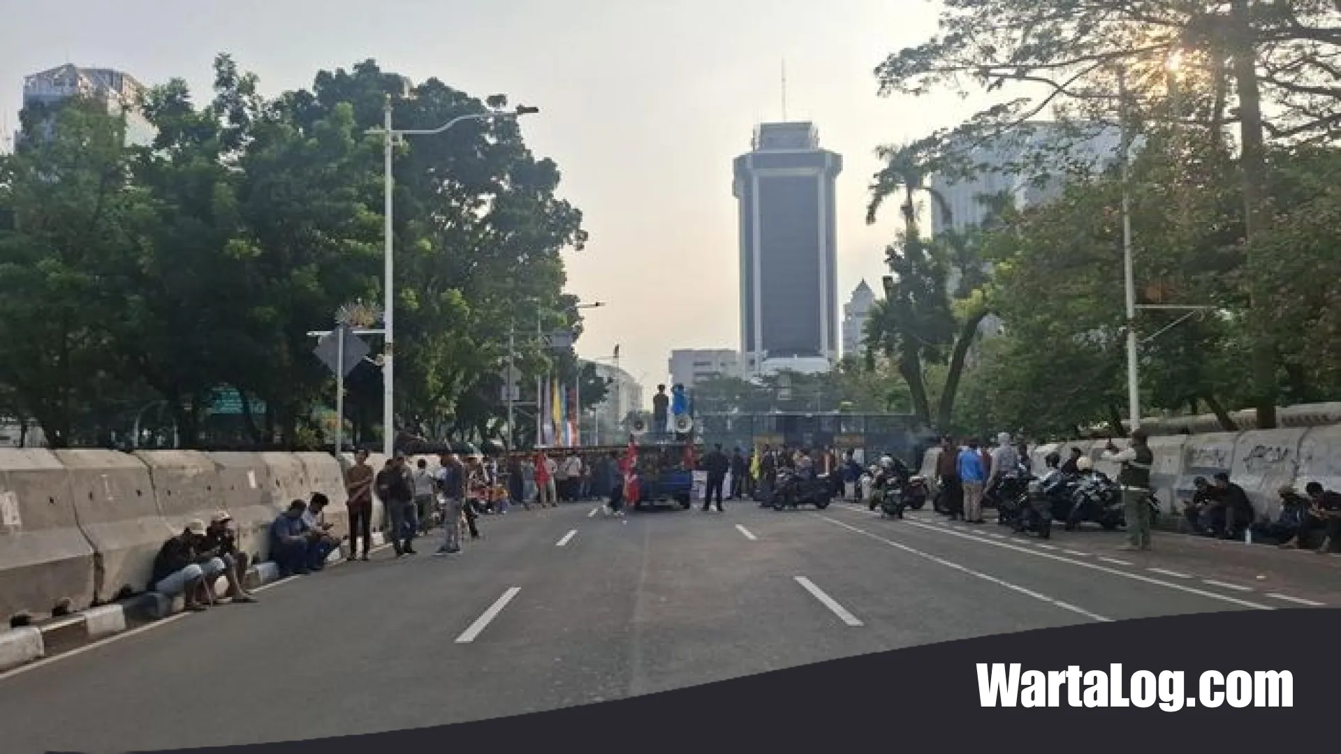 Gema Protes di Medan Merdeka Selatan: Mahasiswa Soroti Anggaran Makan Gratis dan Marwah Supremasi Sipil