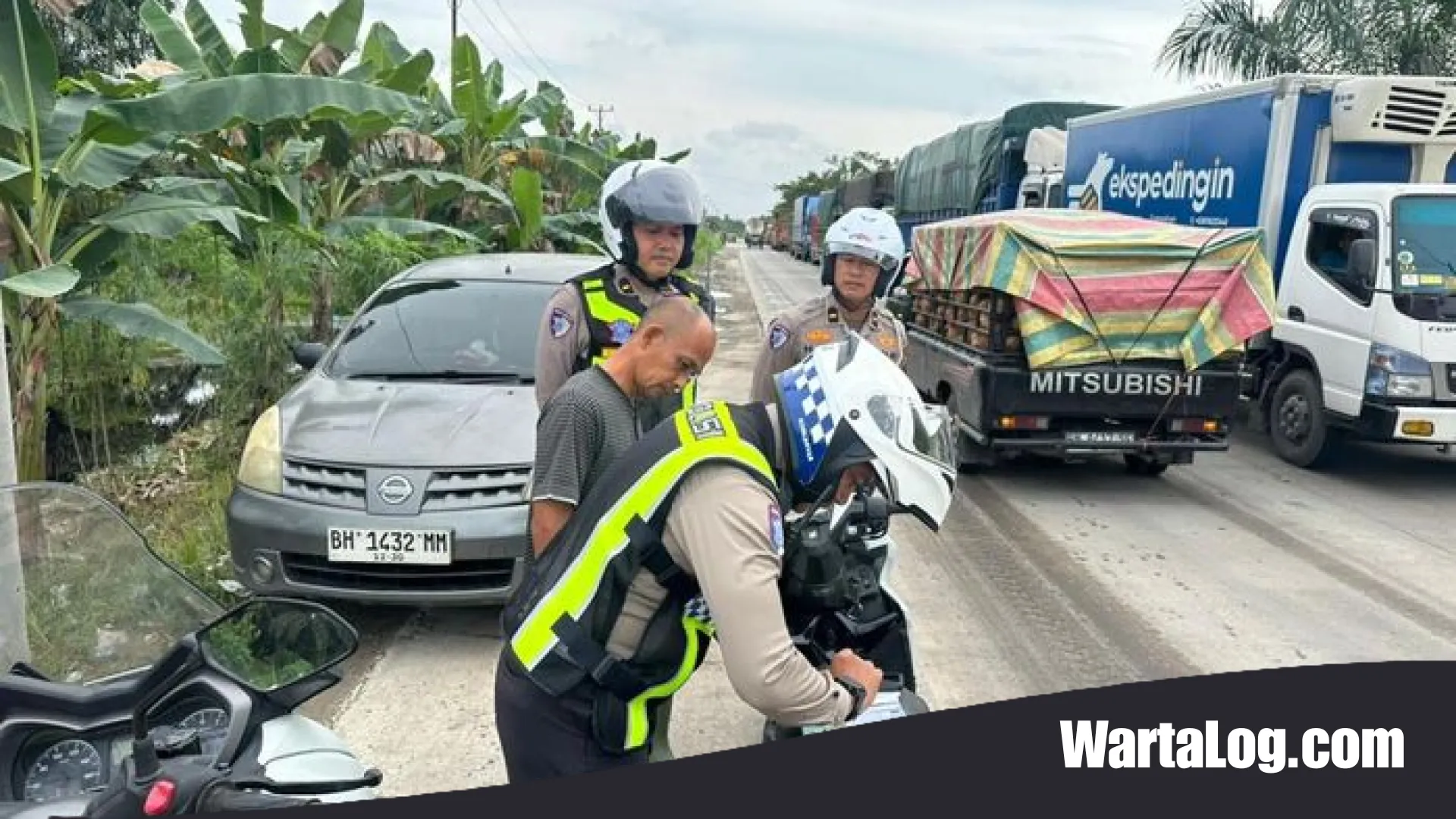 Kemacetan Panjang di Jalintim Pelalawan KM 75: Urai Benang Kusut Akibat Ego Pengendara dan Perbaikan Jalan