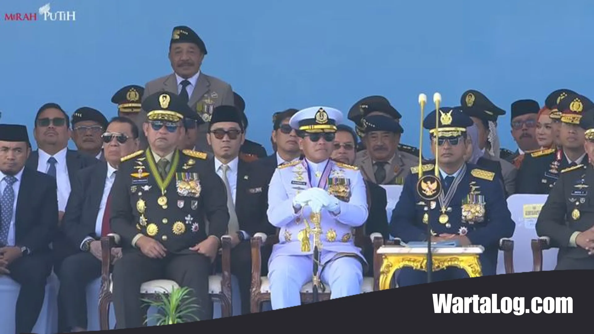 Reuni Hangat Para Mantan Kapolri di Puncak Peringatan Hari Bhayangkara ke-80 Bersama Presiden Prabowo Subianto