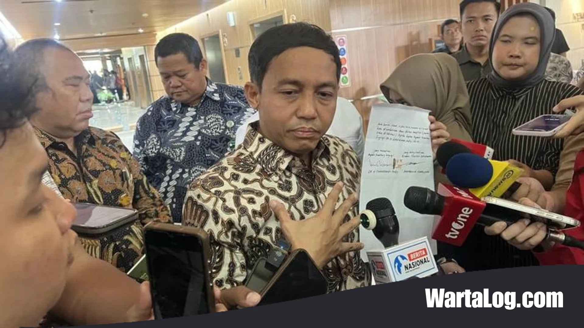 Dibalik Skandal Kuansing: Cerita Menhut Raja Juli Antoni Kembalikan ‘Amplop Misterius’ Bupati Suhardiman Amby