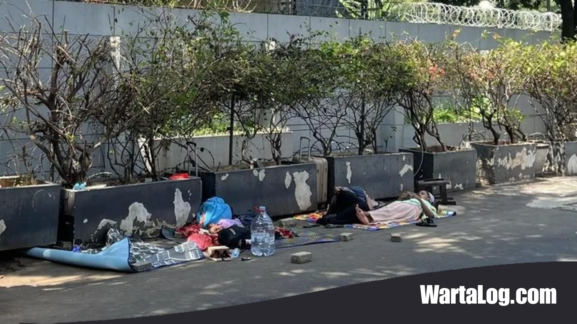 Fenomena ‘Camping’ WNA di Trotoar UNHCR Jaksel: Mengurai Benang Kusut Antara Kemanusiaan dan Ketertiban Umum