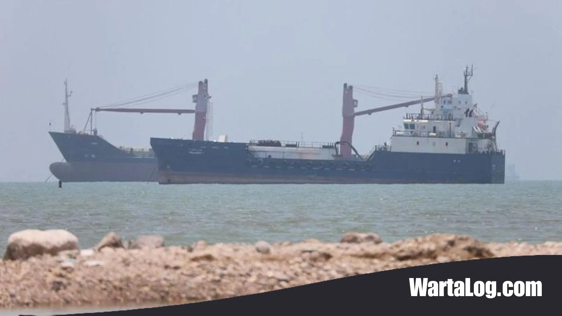 Ketegangan Memuncak di Selat Hormuz: AS Balas Serangan Rudal Iran, Ledakan Hebat Guncang Bandar Abbas