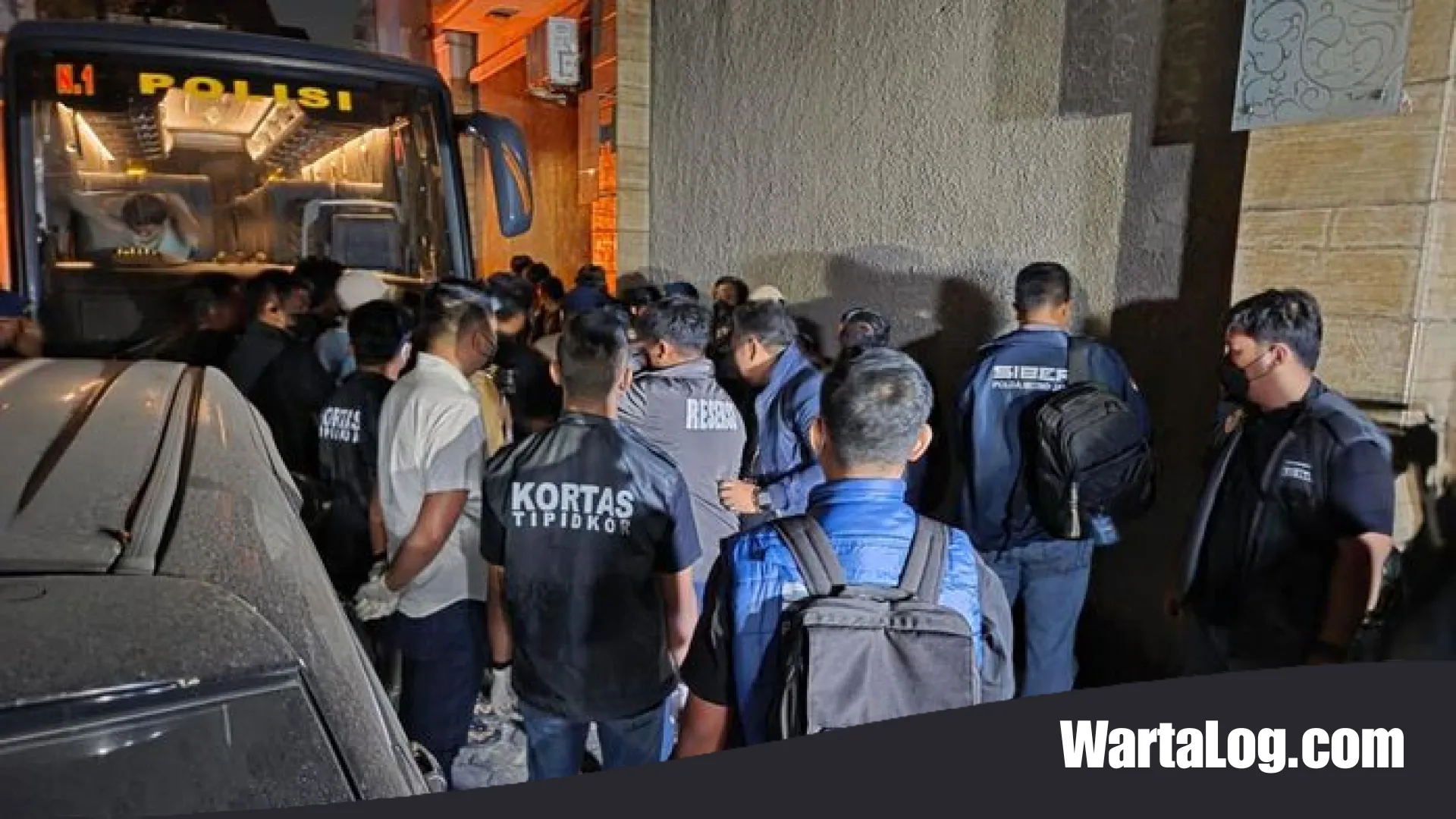 Skandal Korupsi Besar: WartaLog Mengawal Penggeledahan Rantai Mafia di Cipete, Emas 74 Kg dan Dokumen Vital Disita