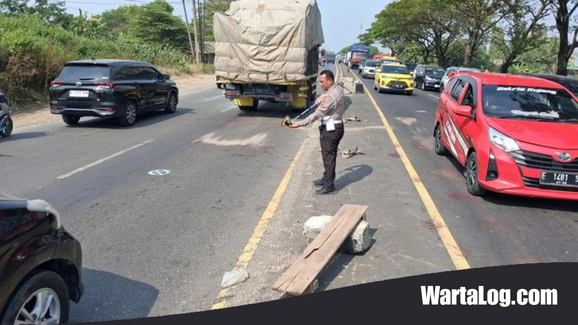 Tragedi Maut Jalur Pantura Indramayu: Isak Tangis Iringi Kepulangan 13 Korban Kecelakaan Beruntun