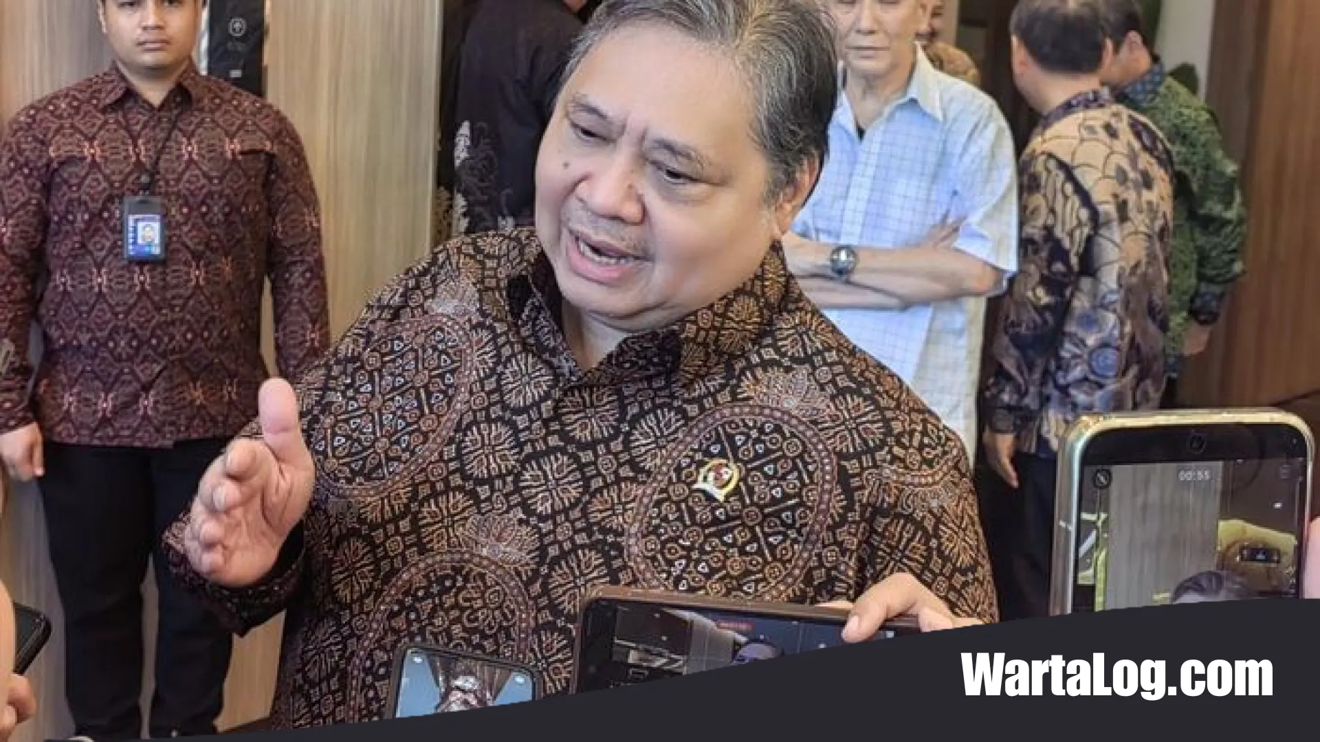 Airlangga Hartarto Desak Percepatan PMK Bea Masuk 0% Bahan Baku Plastik untuk Redam Inflasi