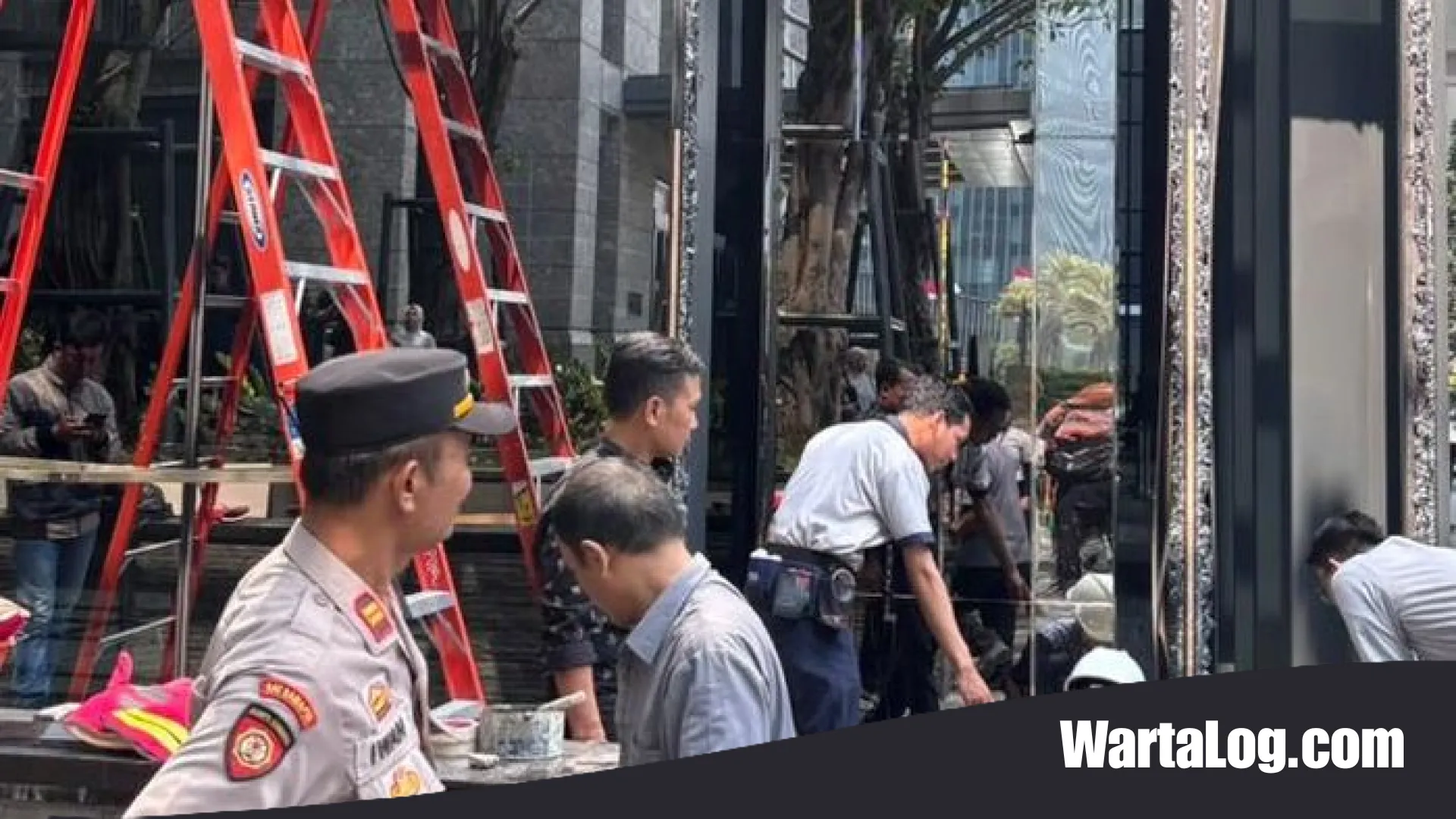 Belajar dari Insiden BYD Tabrak Kaca Gedung di SCBD: Mengapa Salah Injak Pedal Bisa Berakibat Fatal?