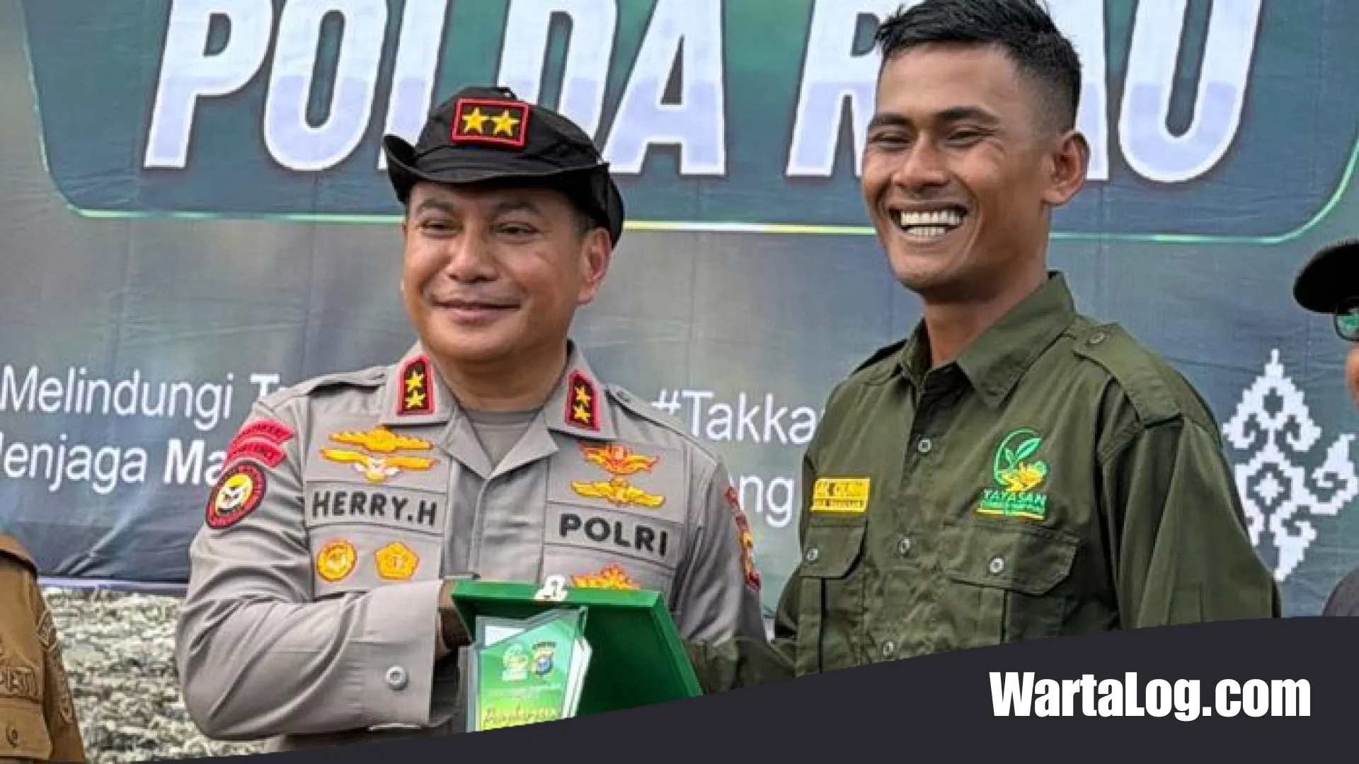 Komitmen Nyata Jaga Ekosistem Pesisir: Kapolda Riau Terima Penghargaan Green Policing di Hari Mangrove Sedunia