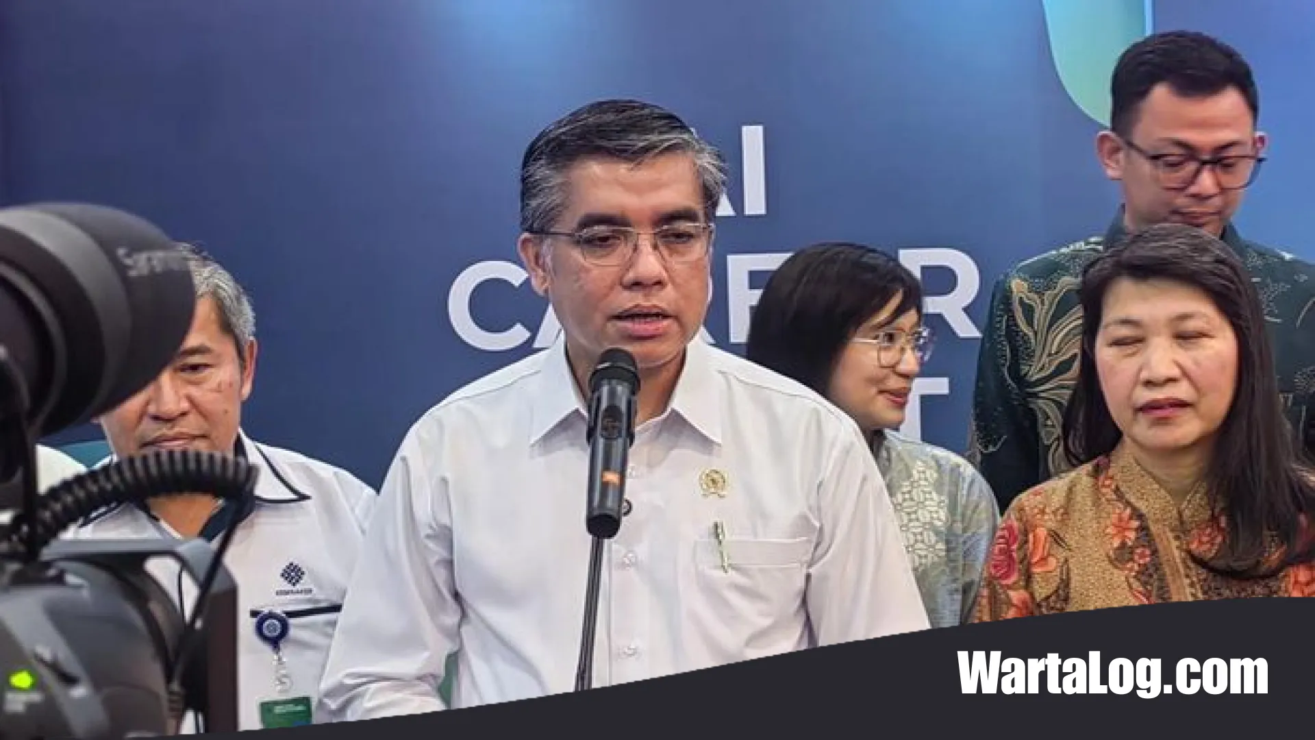Badai PHK Menghantui Sektor Industri: Menaker Yassierli Tegaskan Langkah Mitigasi dan Perlindungan Pekerja