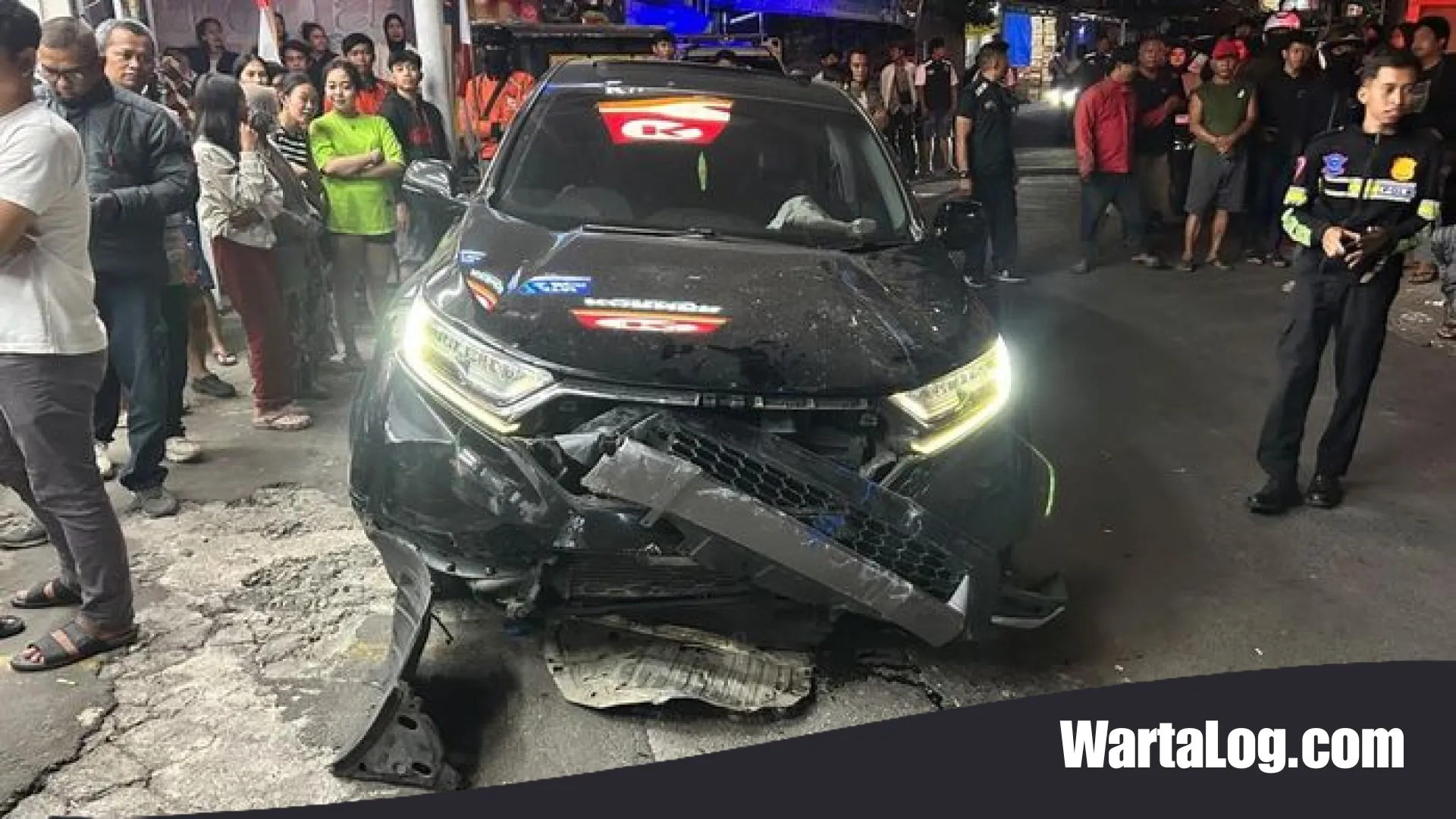 Insiden Mencekam di Ciheleut: Honda CR-V Hilang Kendali, Seruduk Tiga Motor dan Kios Ayam di Bogor