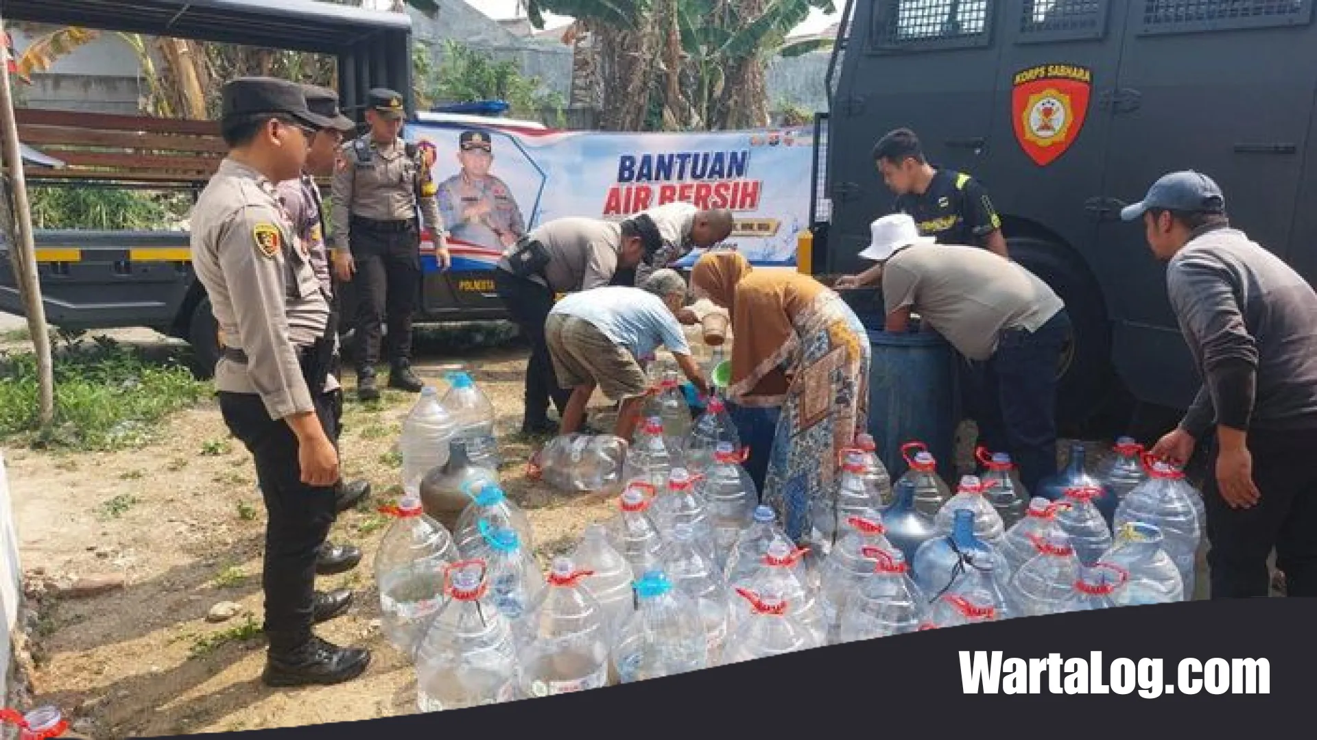Krisis Air di Tigaraksa: Gerak Cepat Polresta Tangerang Salurkan Bantuan Lewat ‘Water Cannon’
