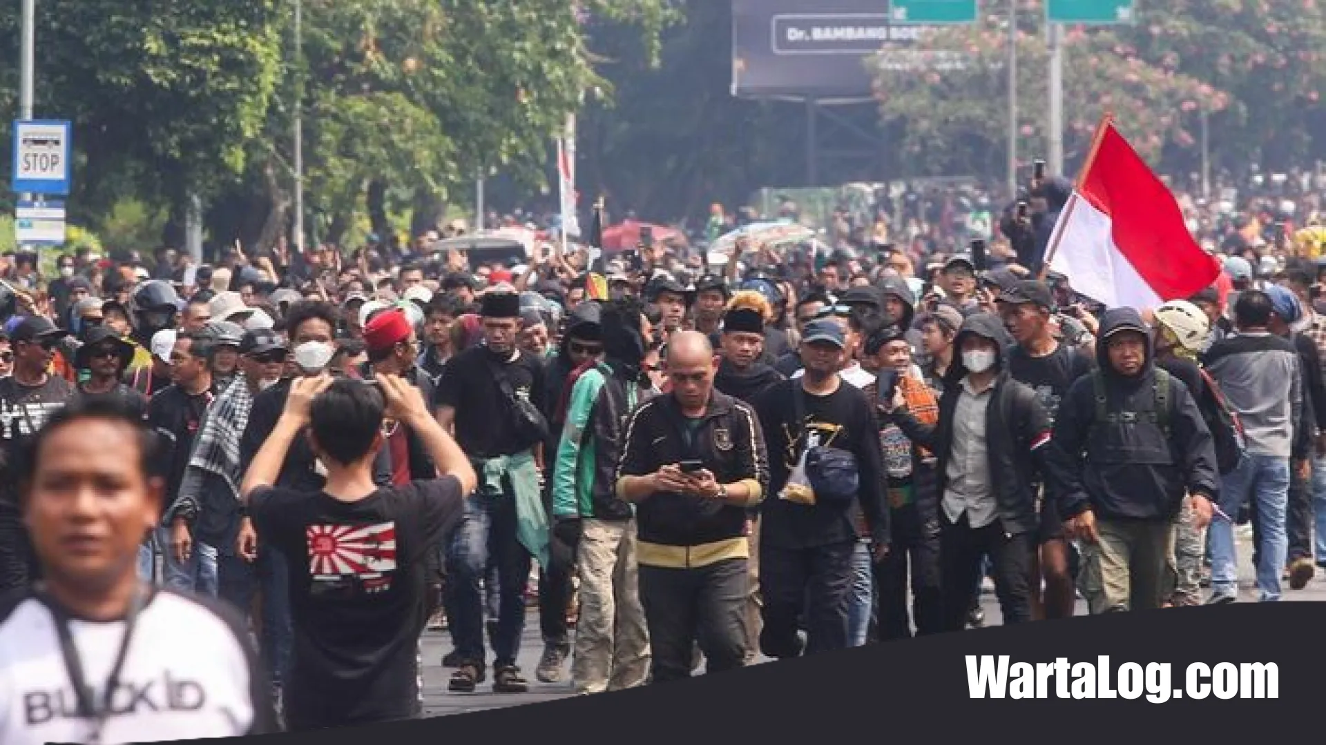 Menhub Dudy Purwagandhi Tegaskan Fasilitas Transportasi Umum Tetap Utuh Pasca Demonstrasi Jakarta: Strategi Mitigasi Berjalan Efektif