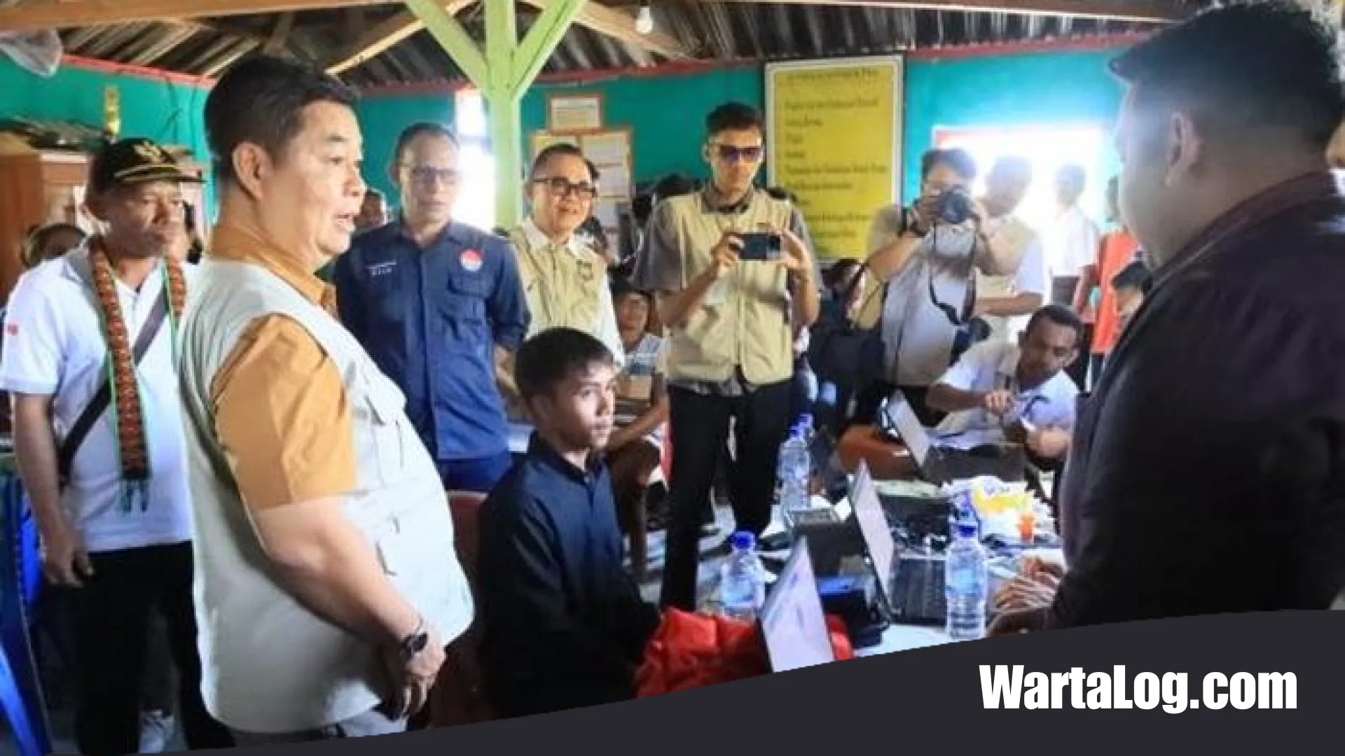 Misi Kemanusiaan di Balik Reruntuhan: Dukcapil Pulihkan 11.225 Dokumen Warga Flores Pasca-Gempa