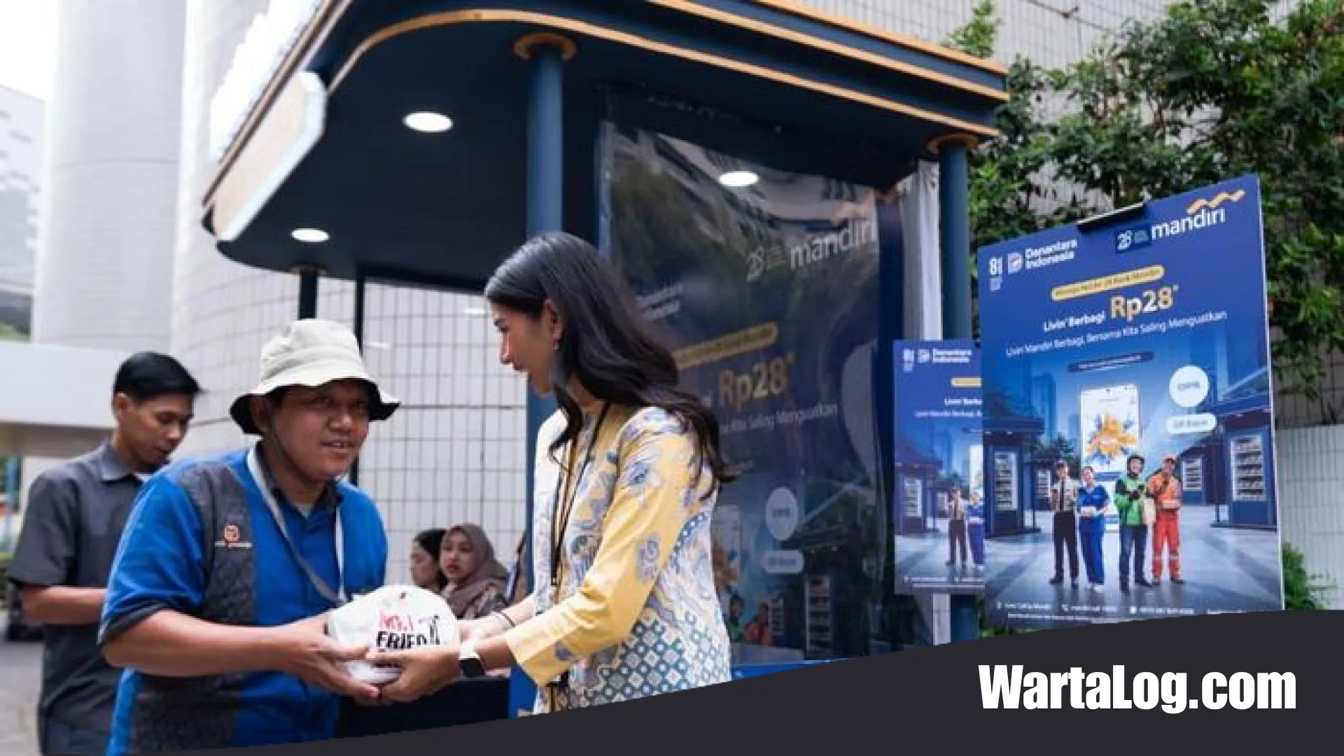 Sentuhan Hangat Bank Mandiri: Melalui Livin’ Berbagi Rp28, Apresiasi Nyata bagi Pejuang Lapangan di HUT ke-28