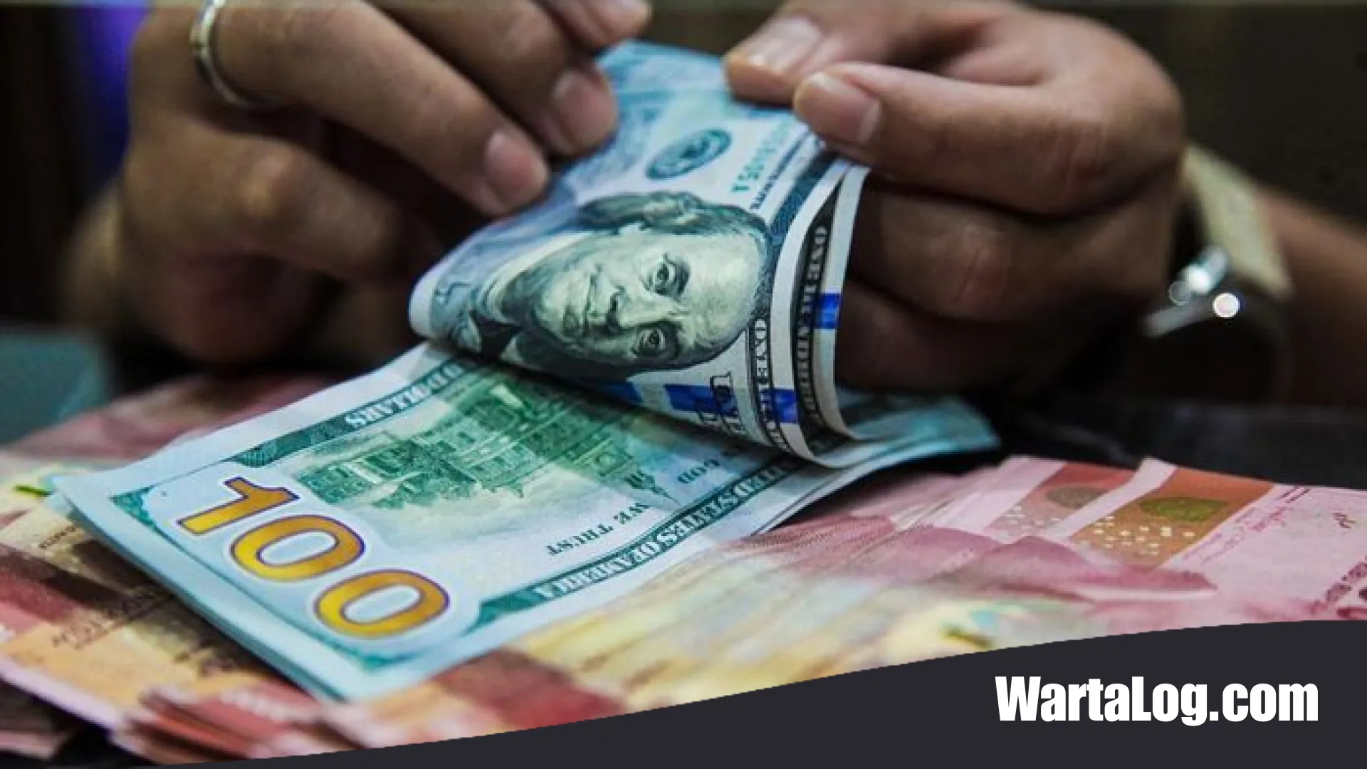 Rupiah Kembali Unjuk Gigi: Kurs Dolar AS Tertekan ke Level Rp 17.607 di Awal Pekan
