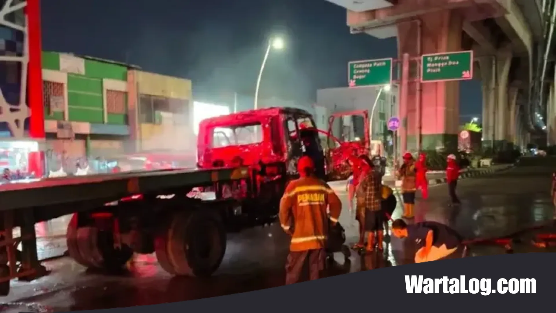 Tragedi Maut di Tanjung Priok: Detik-Detik Motor Terbakar Usai Hantam Truk Trailer di Jalur Logistik