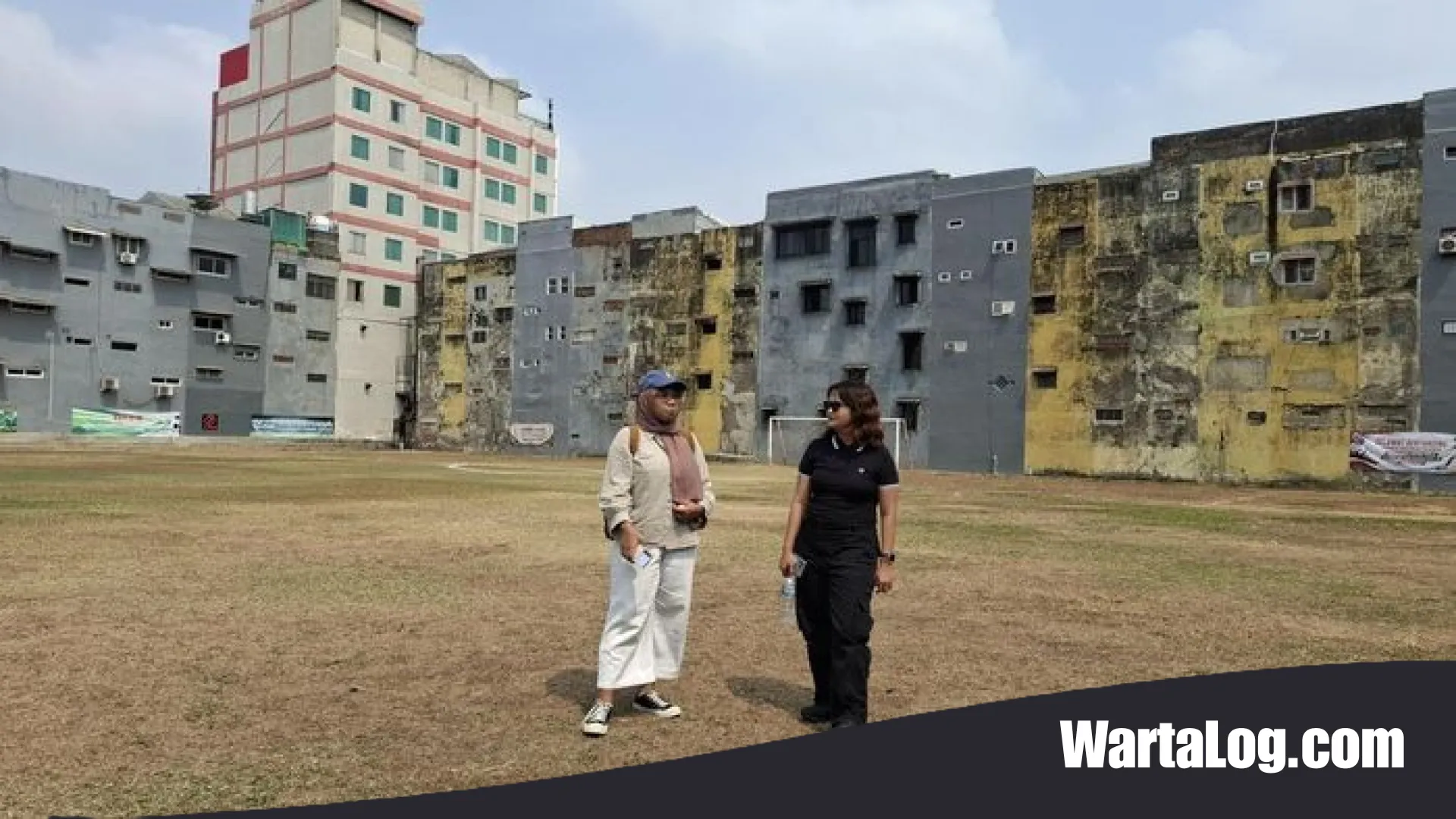 Menelusuri Pesona “Favela” Jakarta: Estetika Bangunan Tua Stadion Taman Sari yang Memikat Milenial