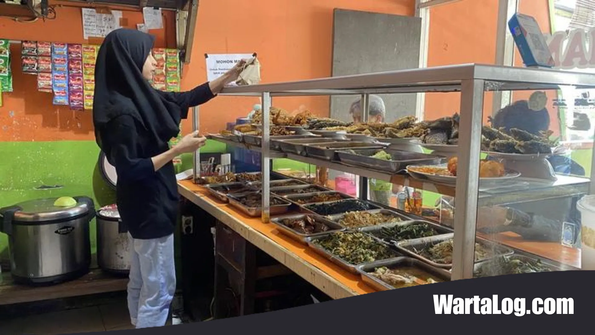 Dilema ‘Pedas’ Pedagang Warteg: Menjerit di Tengah Lonjakan Harga Cabai yang Tembus Rp100 Ribu