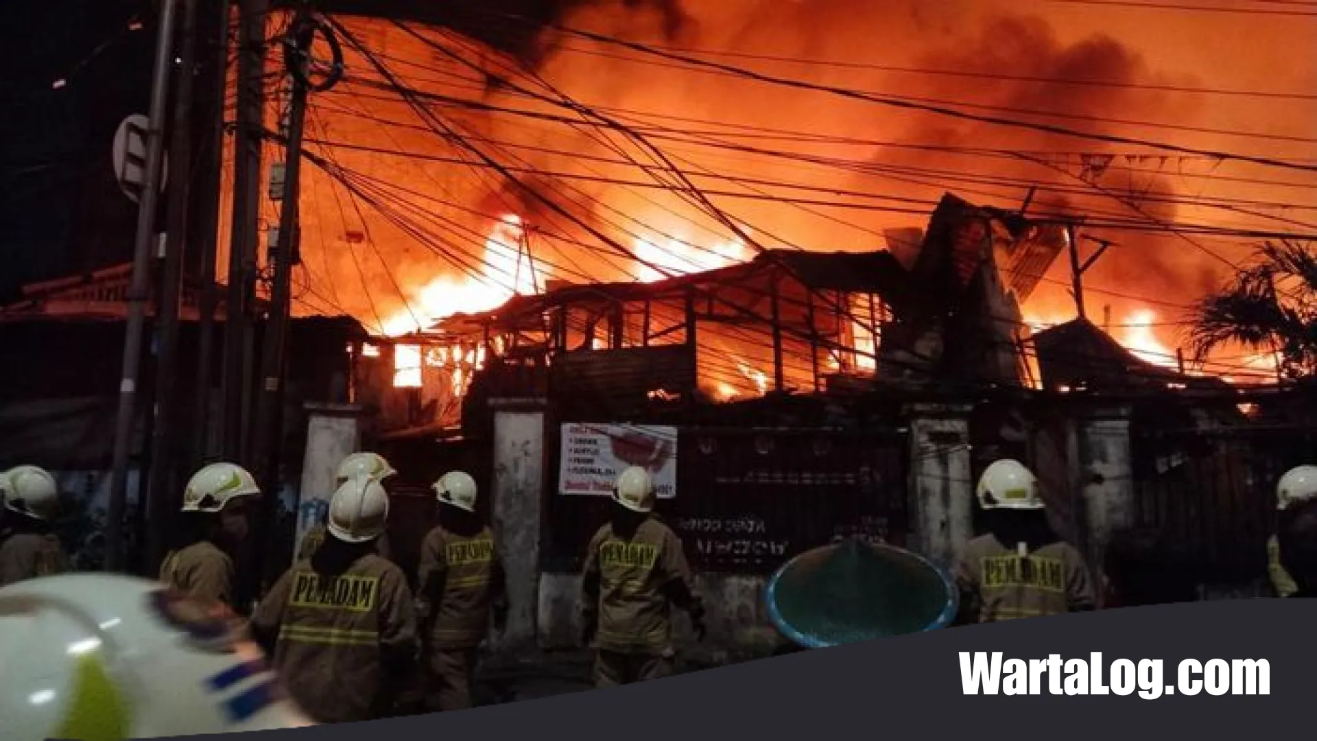 Kebayoran Lama Membara: Kronologi Lengkap Padamnya Kebakaran Besar di Jakarta Selatan Tanpa Korban Jiwa